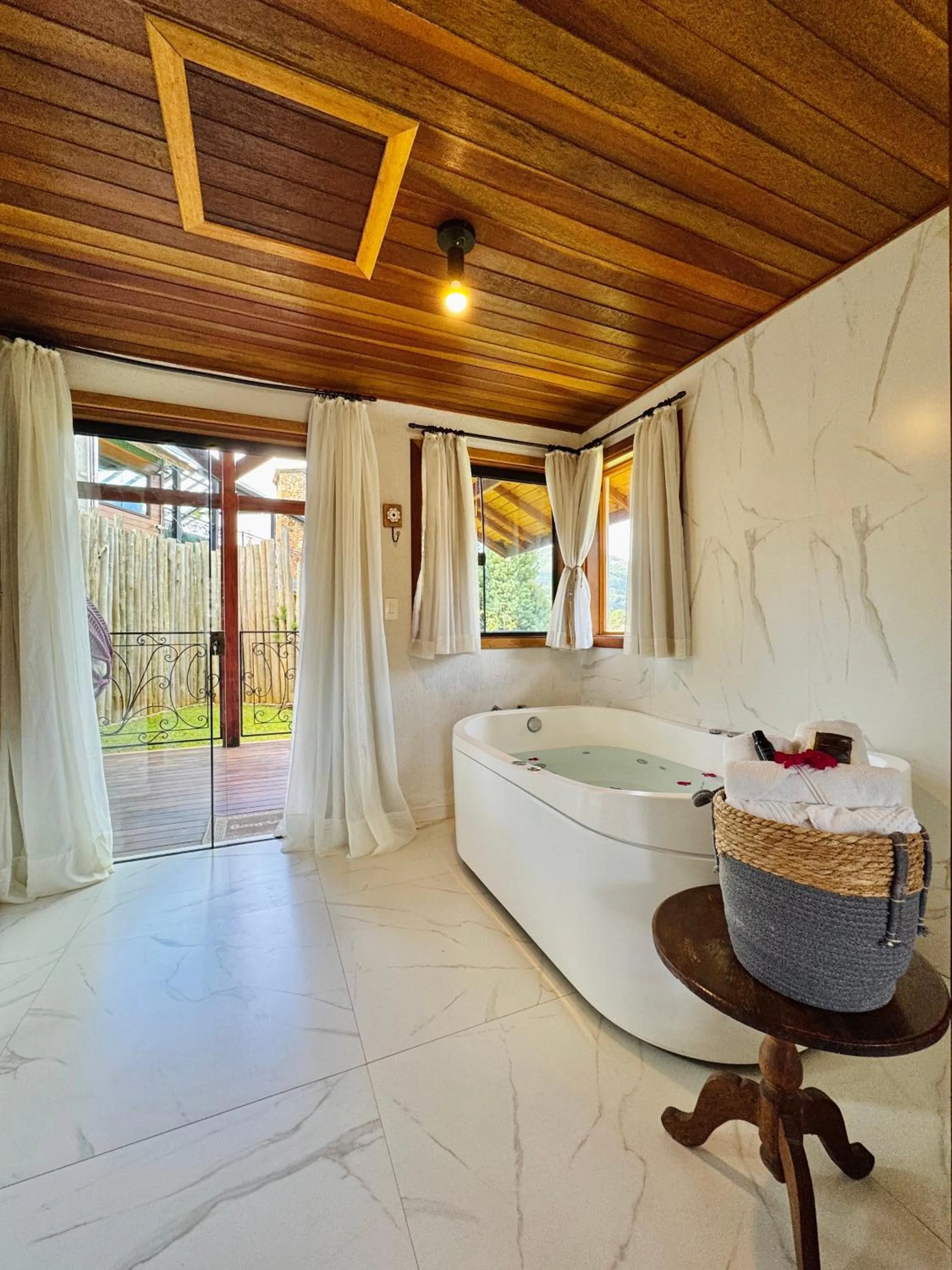 Hot Tub in Pousada Villa Monte Verde