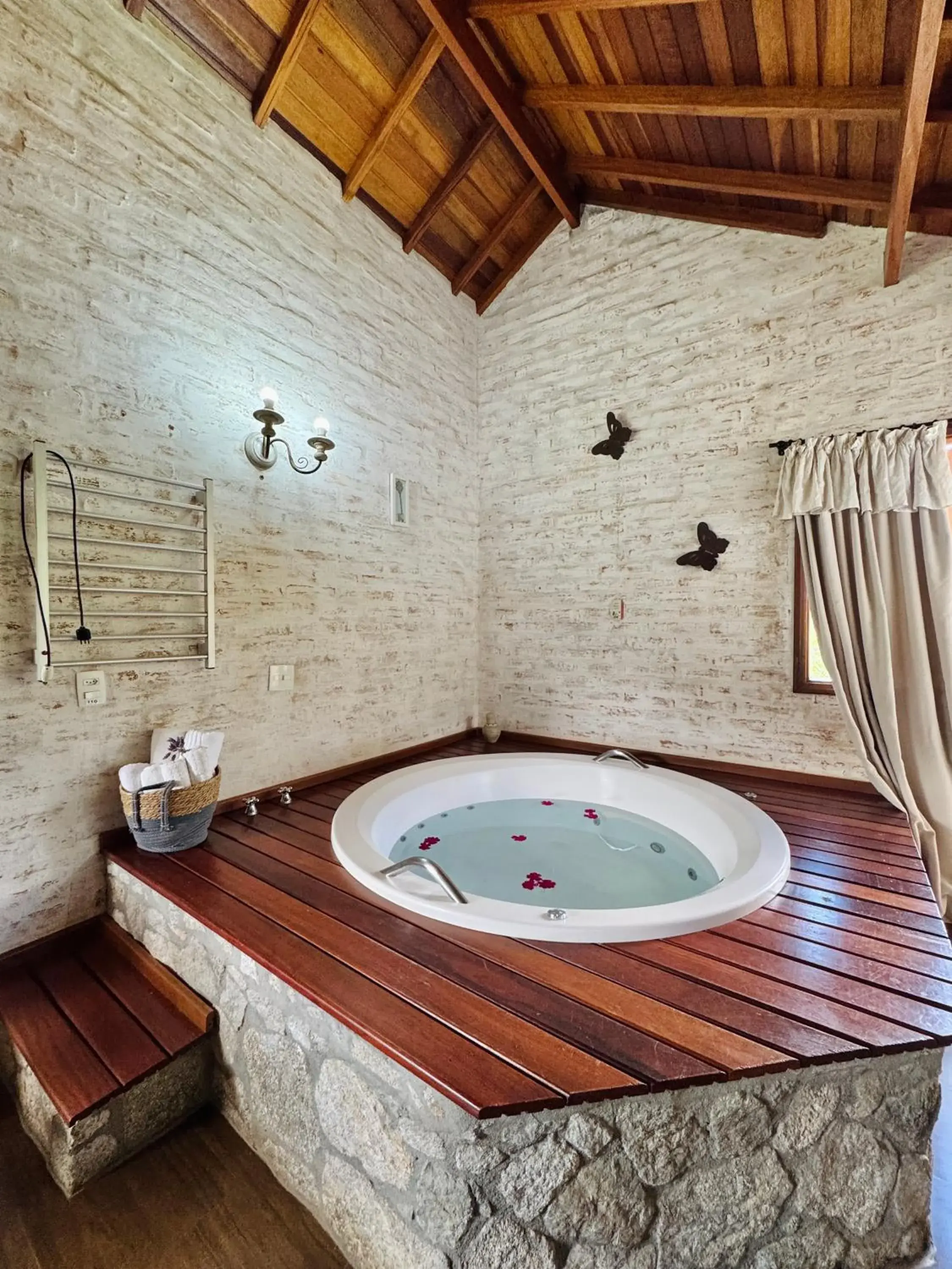 Double Room with Spa Bath in Pousada Villa Monte Verde Double Room with Spa Bath in Pousada Villa Monte Verde