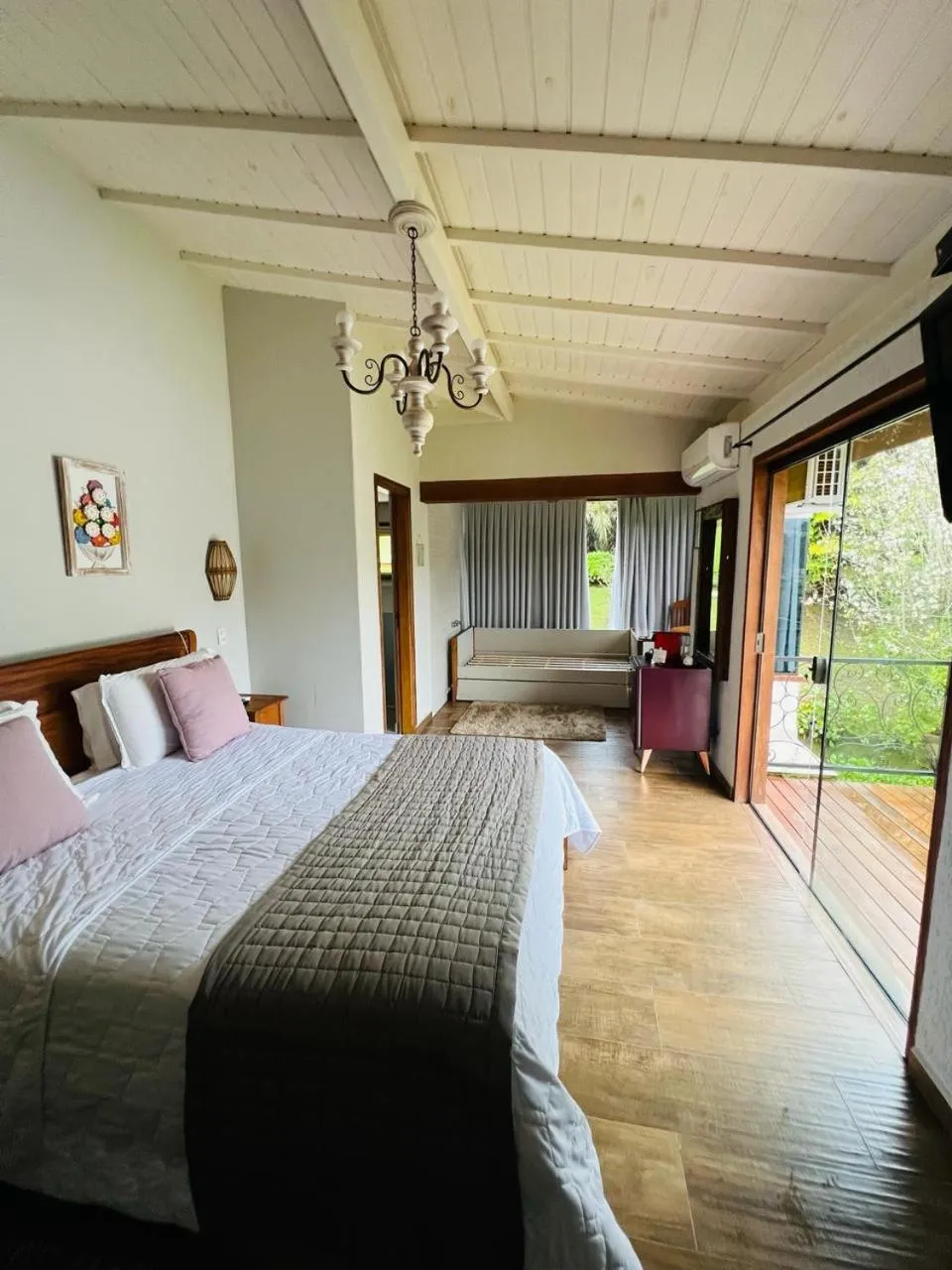 Photo of the whole room, Bed in Pousada Villa Monte Verde
