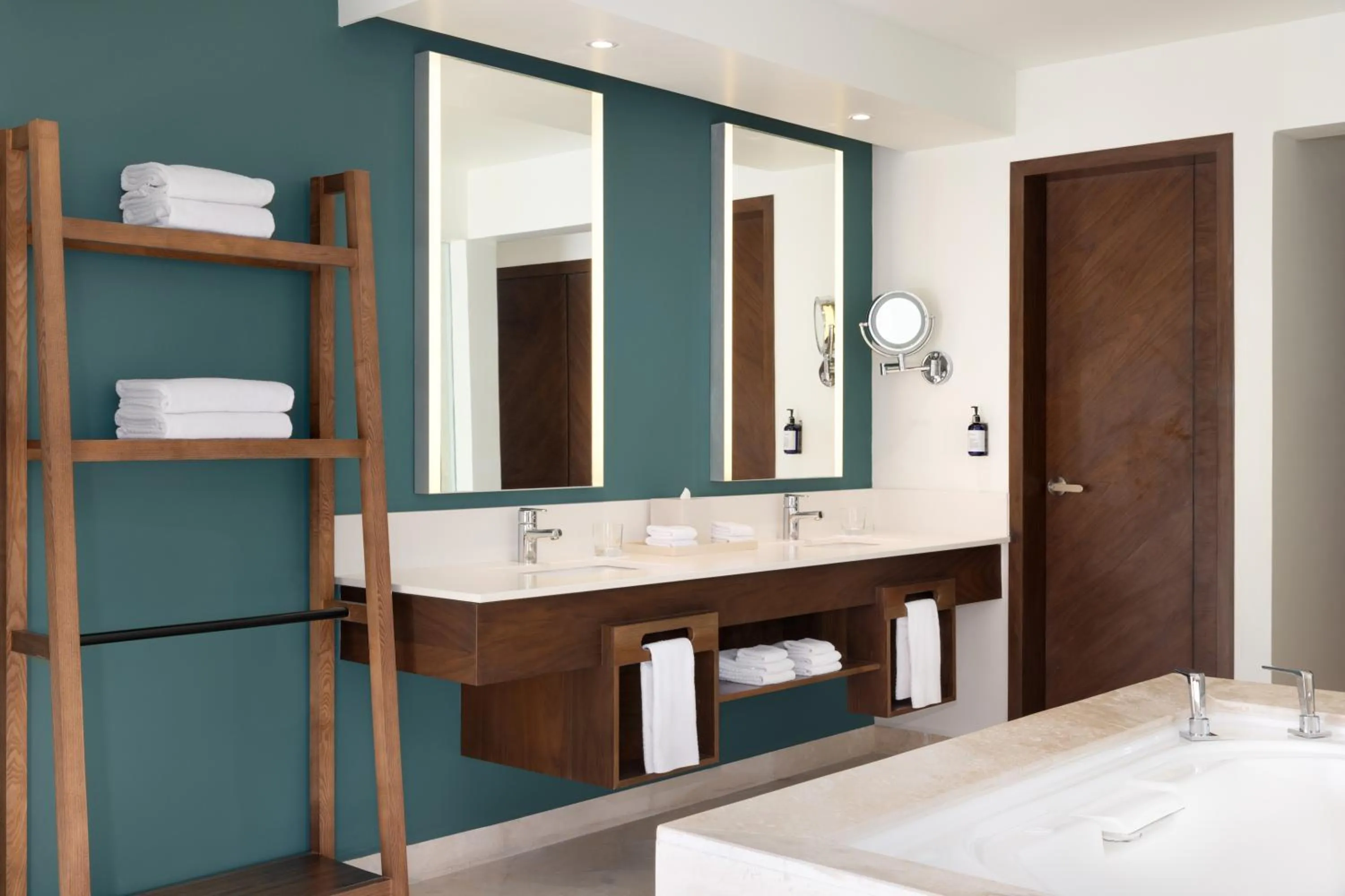 Bathroom, Bed in Hyatt Vivid Playa Del Carmen All-Inclusive Adult Only Resort