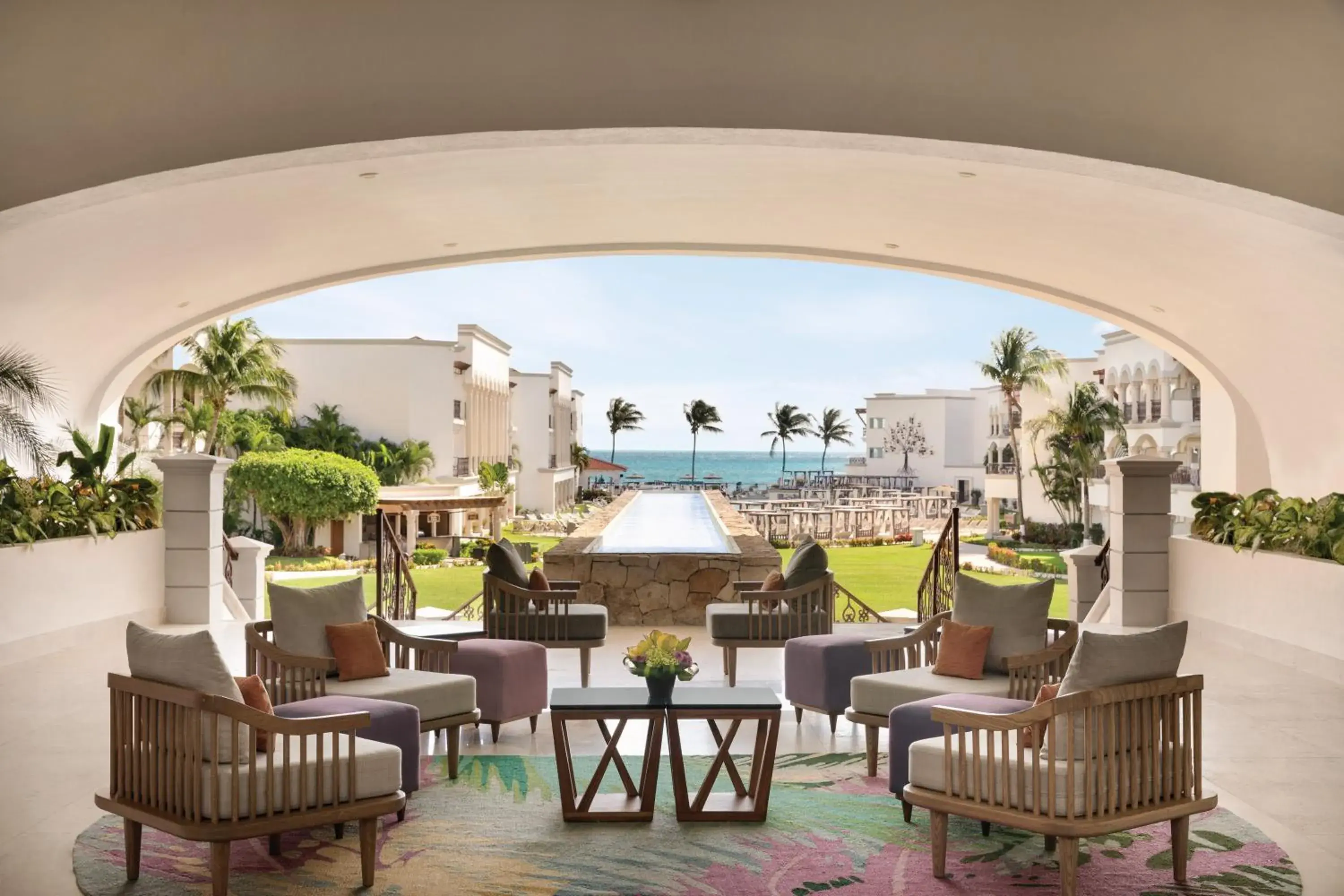 Lounge or bar in Hyatt Vivid Playa Del Carmen All-Inclusive Adult Only Resort Lounge or bar in Hyatt Vivid Playa Del Carmen All-Inclusive Adult Only Resort