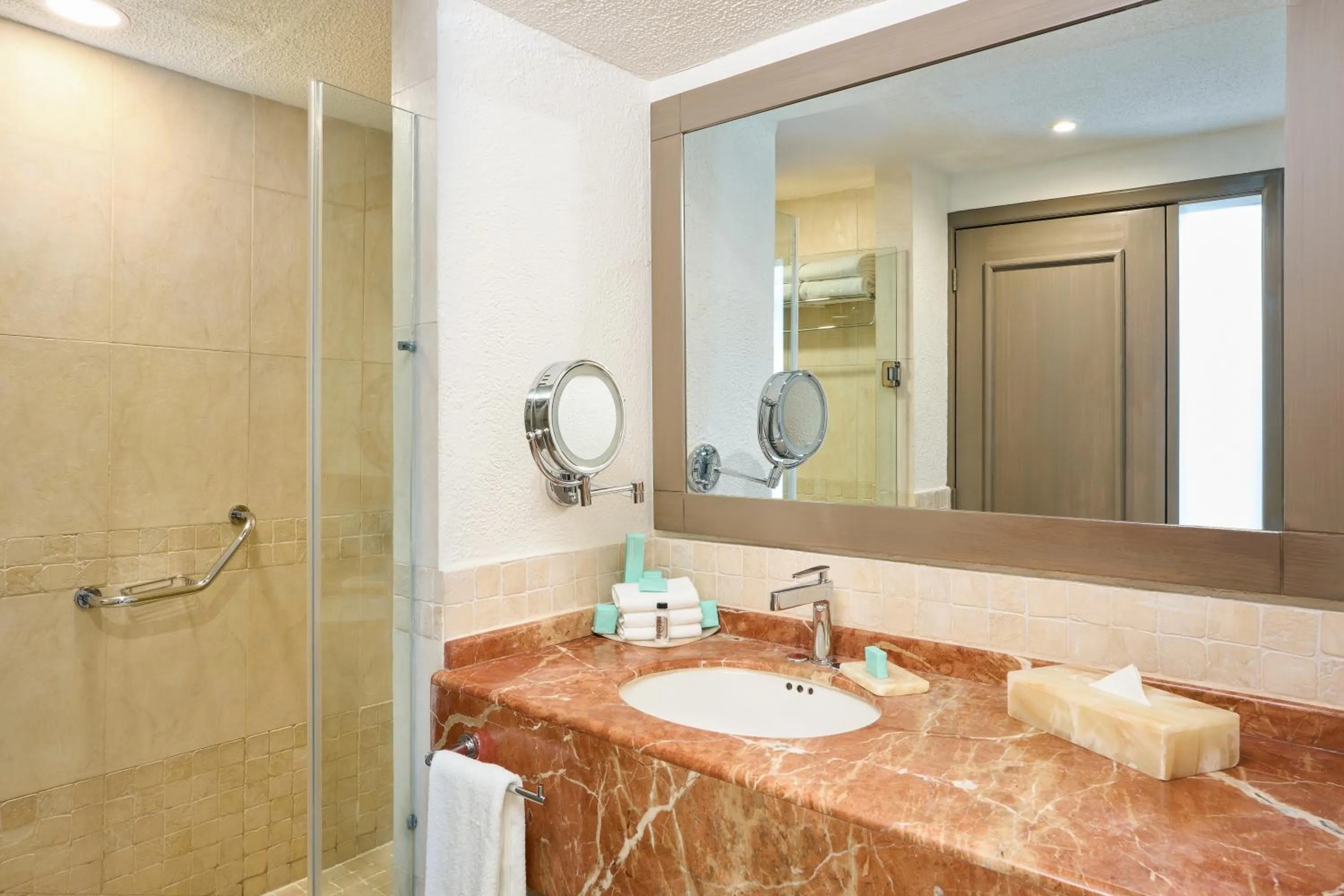 Shower in Wyndham Alltra Cancun All Inclusive Resort