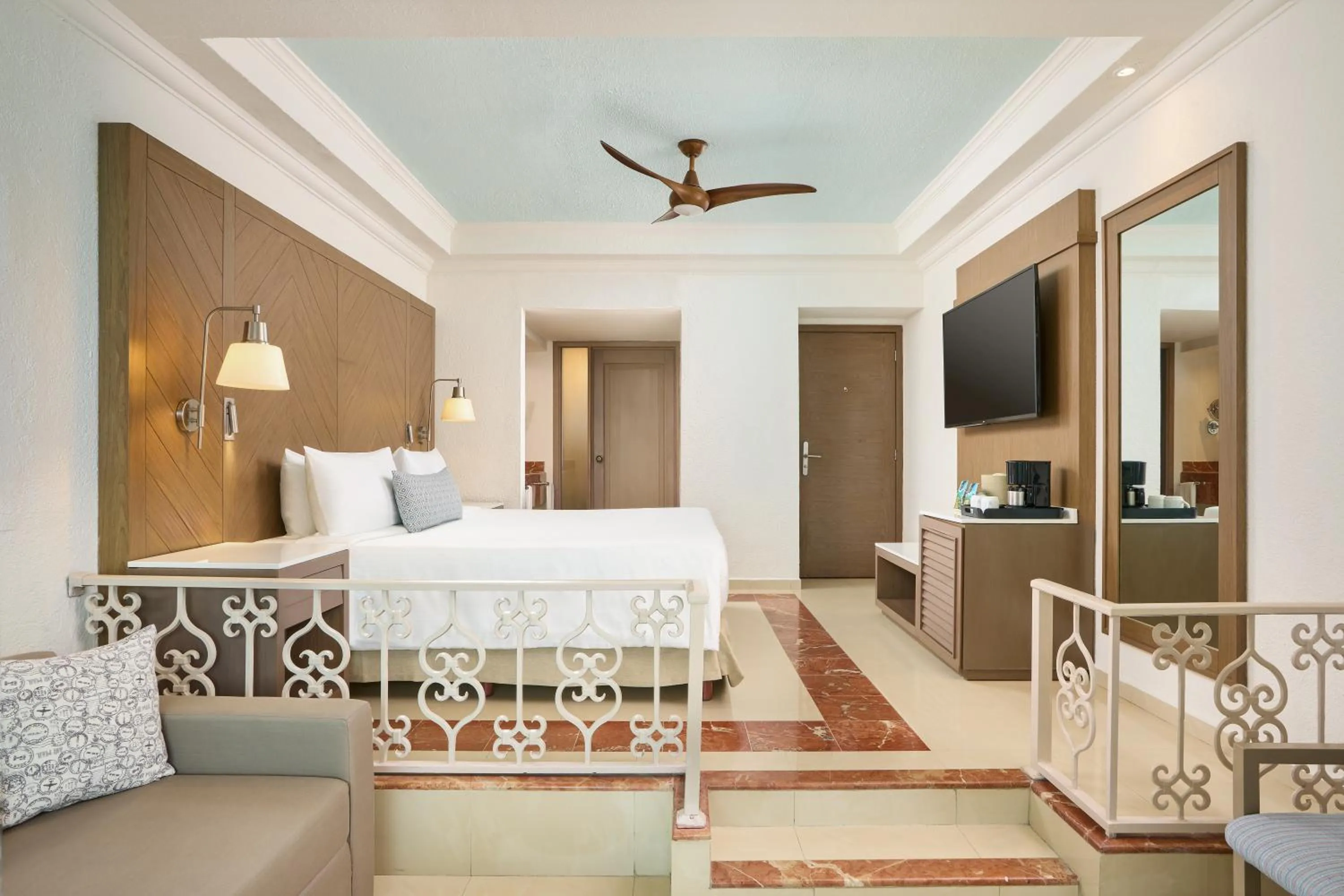 Bed in Wyndham Alltra Cancun All Inclusive Resort