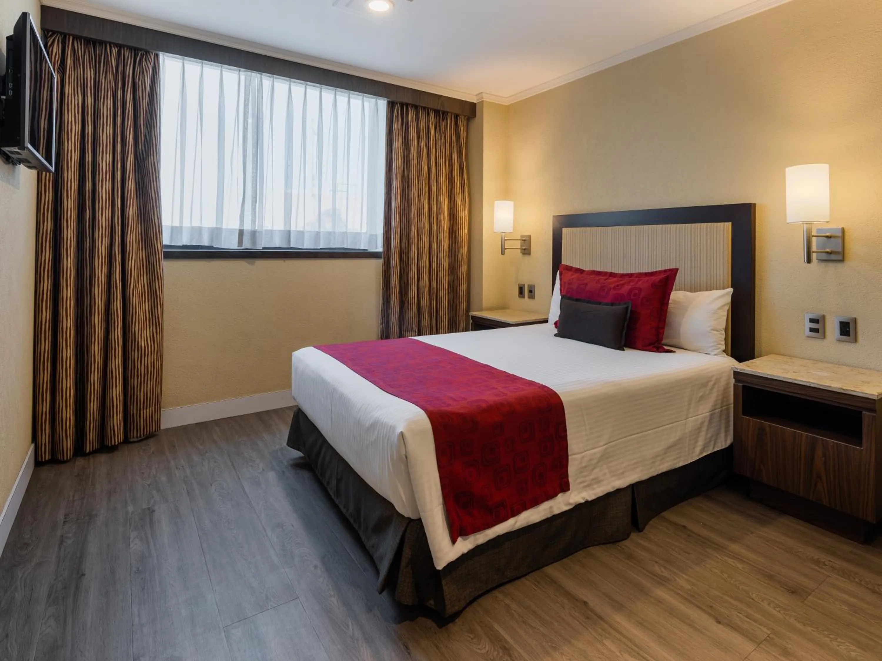 Photo of the whole room, Bed in Exe Alameda Reforma