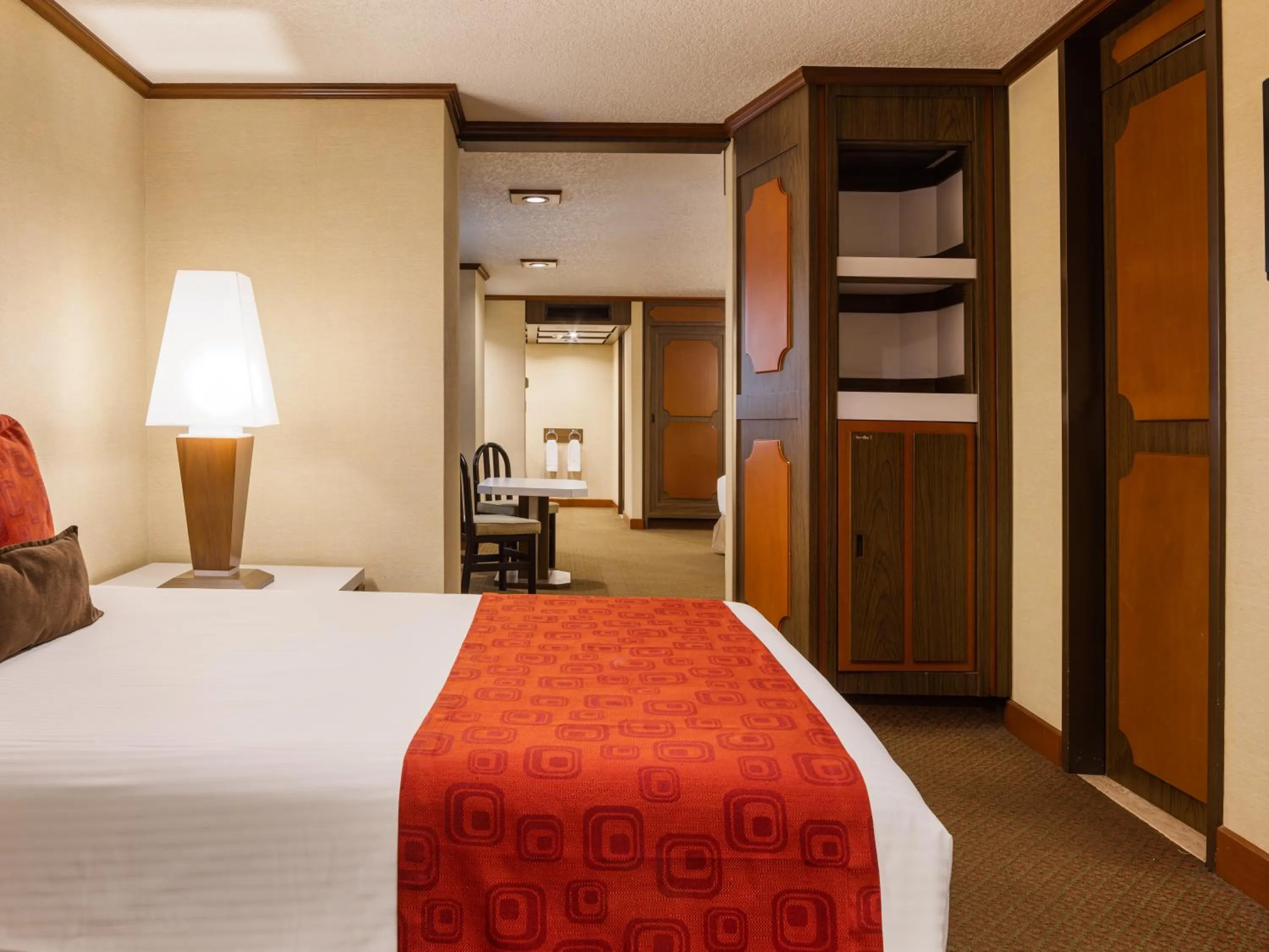 Photo of the whole room, Bed in Exe Alameda Reforma