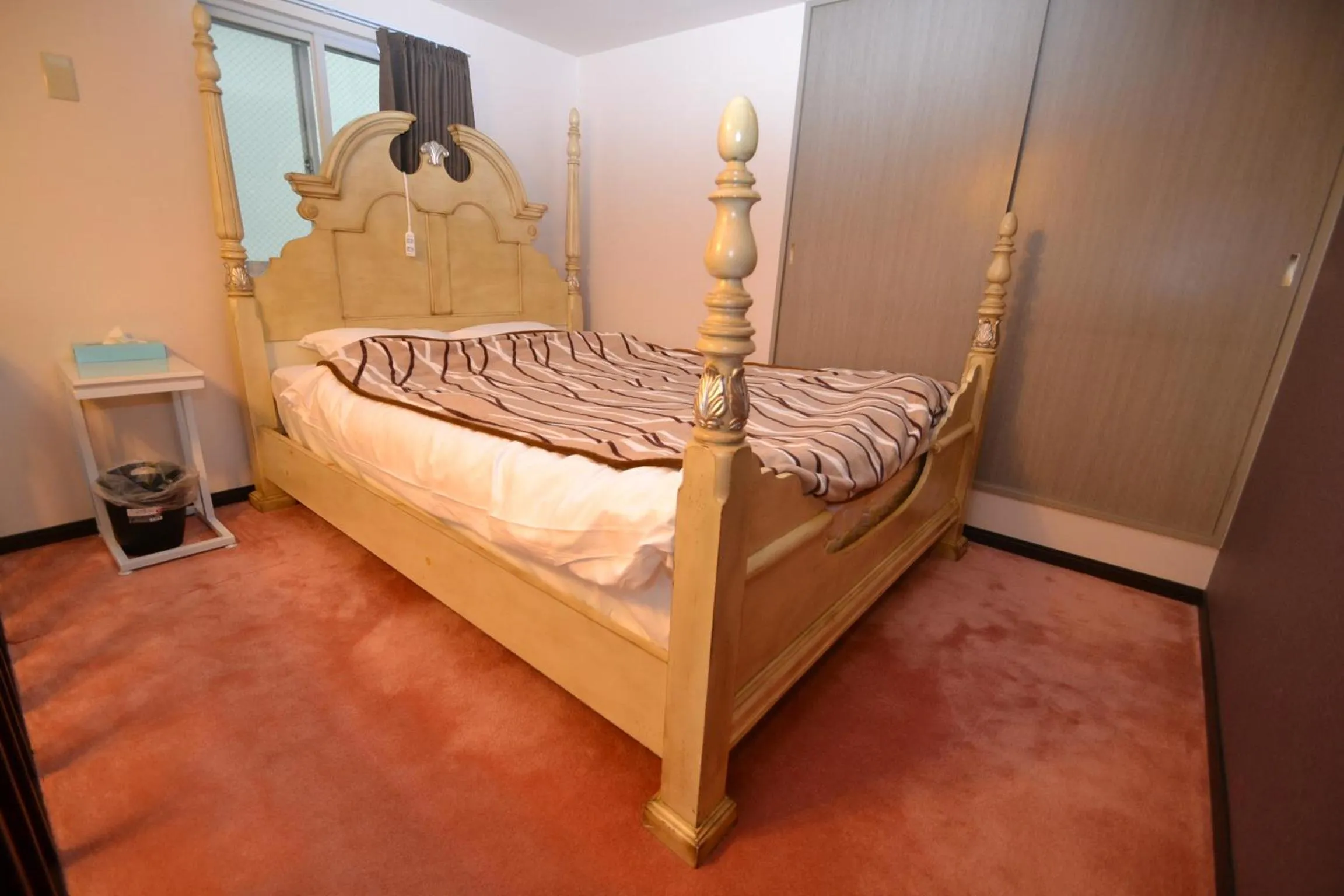 Bed in Aparthotel Palais Royal with Parking