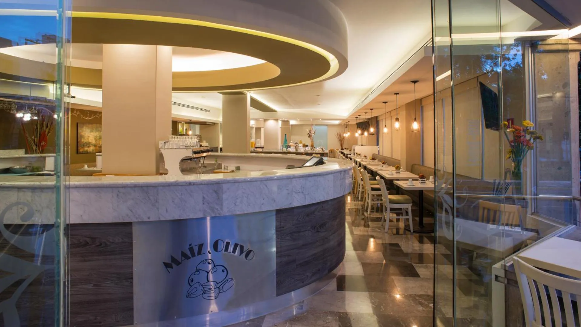 Restaurant/places to eat in Stanza Hotel