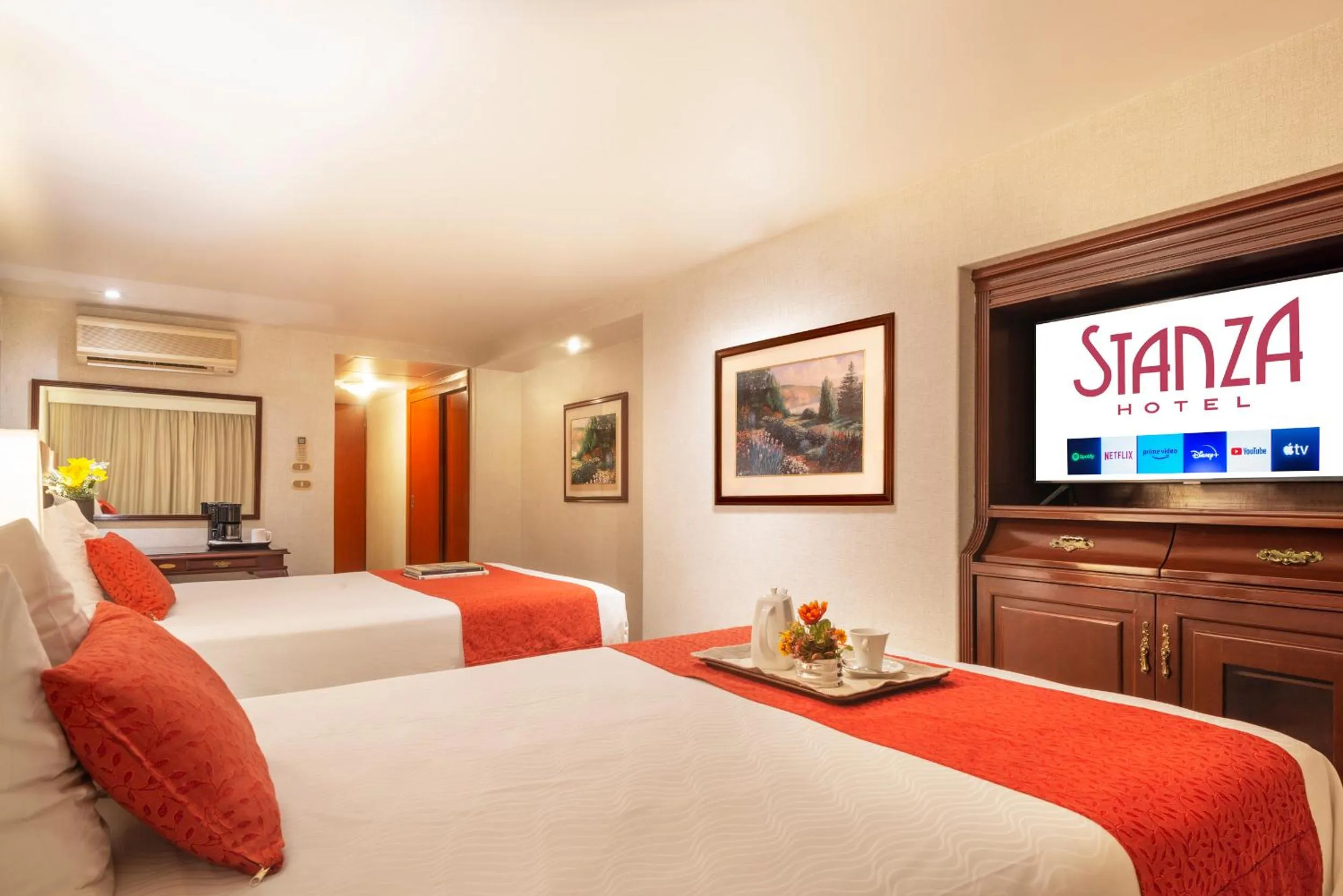 TV and multimedia, Bed in Stanza Hotel