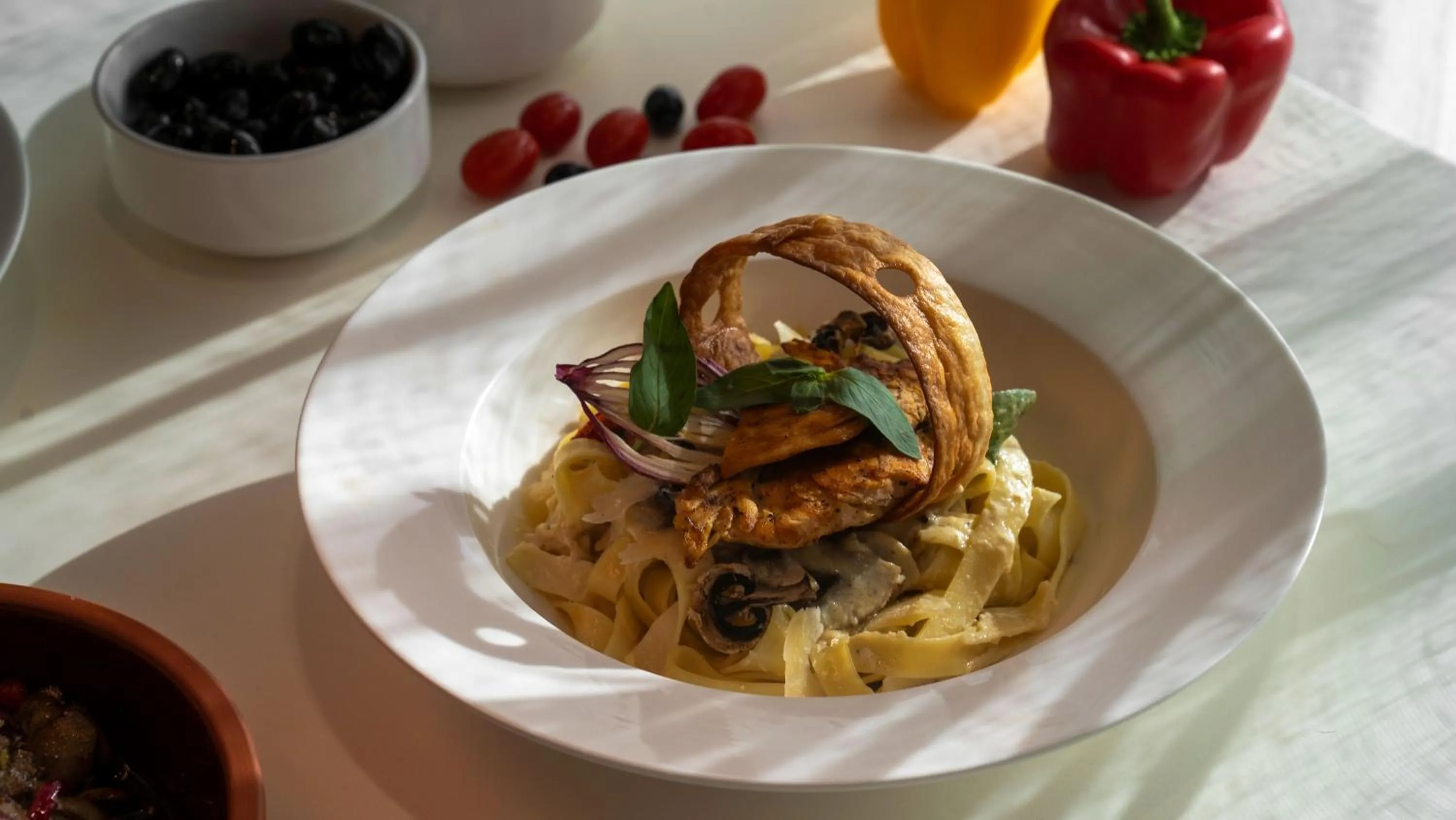 Restaurant/places to eat in Noor Land Hotel