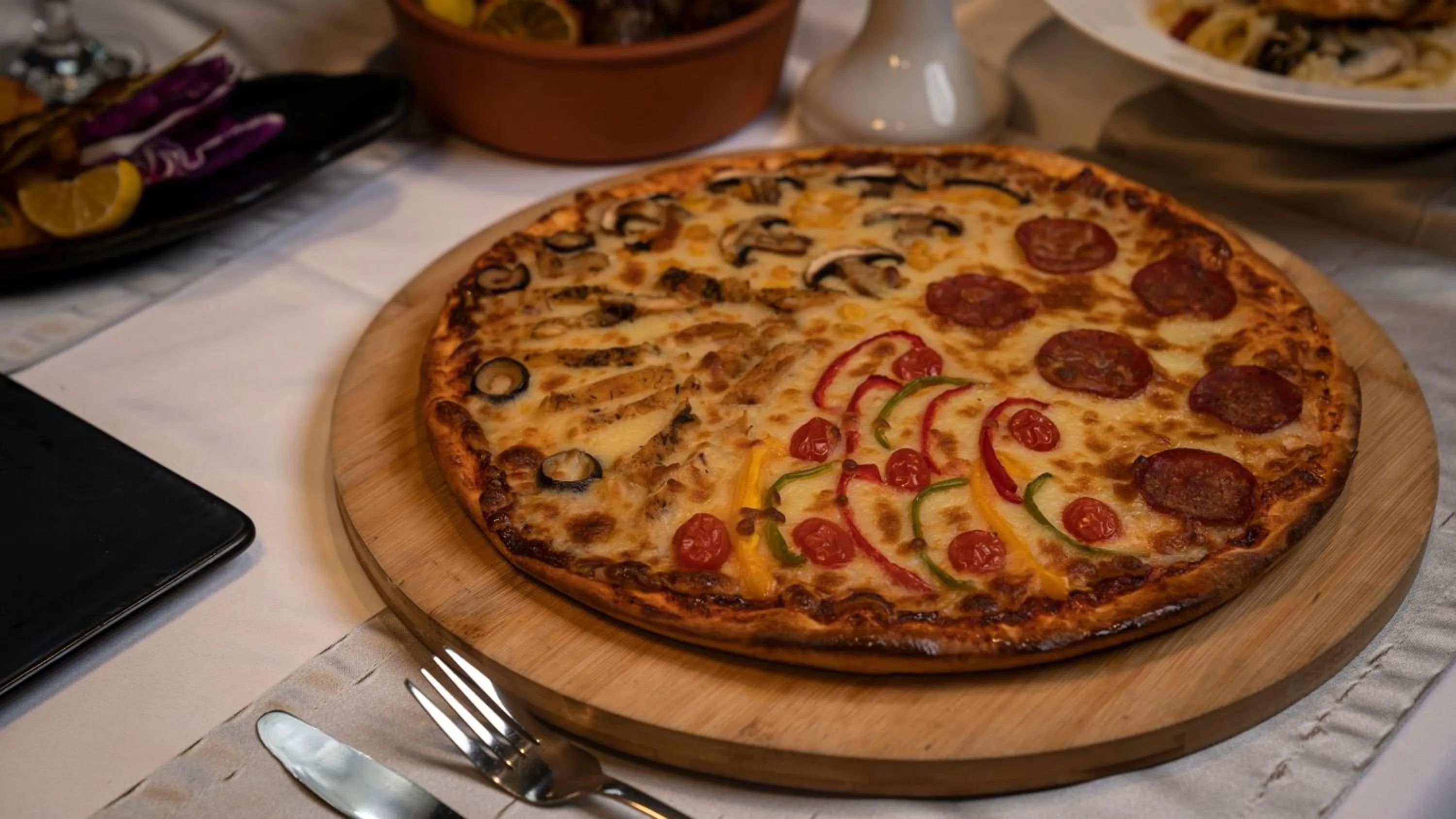 Restaurant/places to eat in Noor Land Hotel