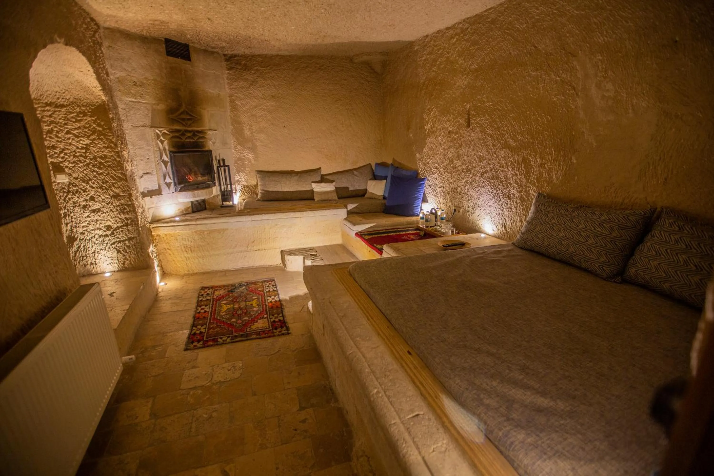 Living room, Bed in Azure Cave Suites - Cappadocia