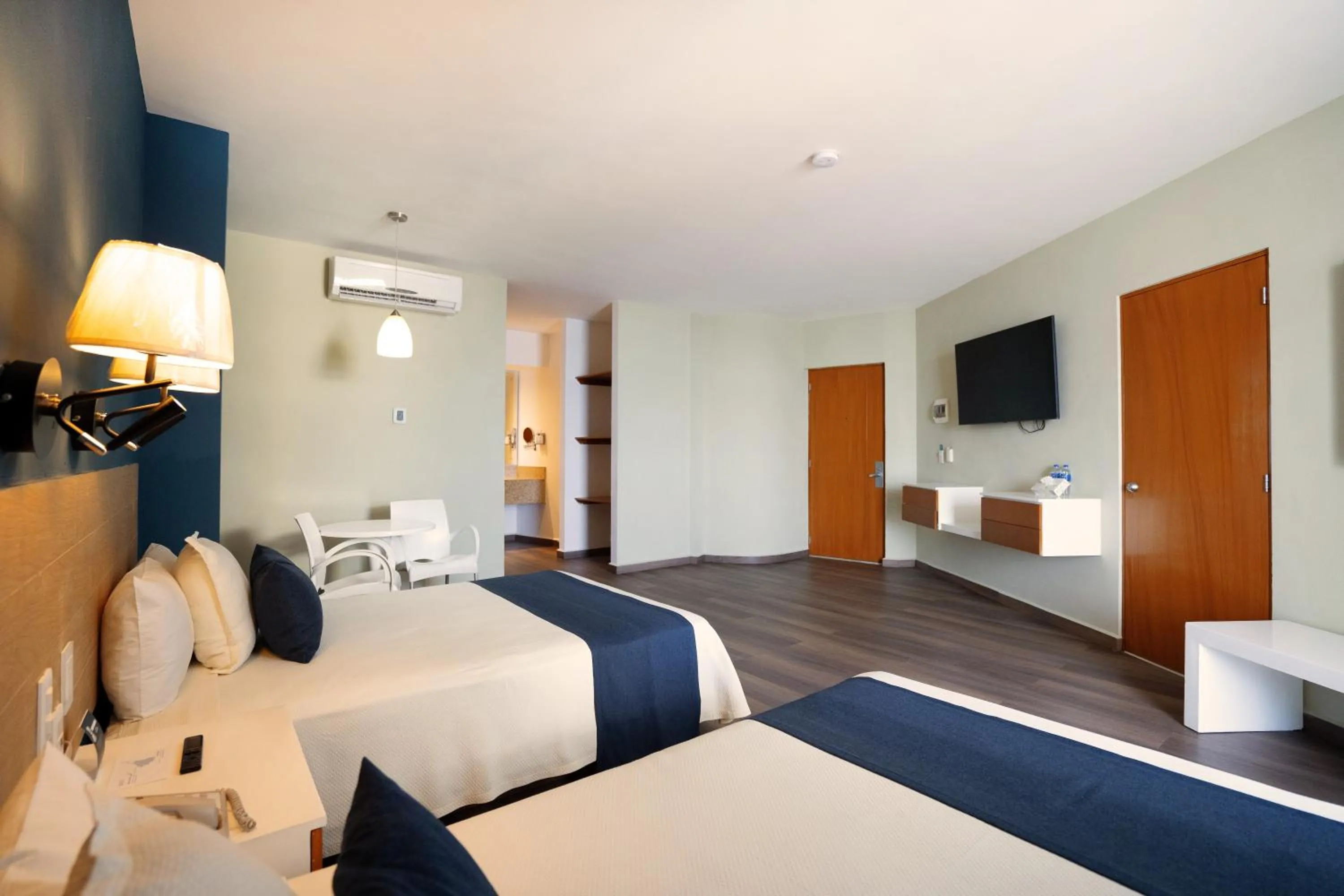 Photo of the whole room, Bed in Oceano Palace