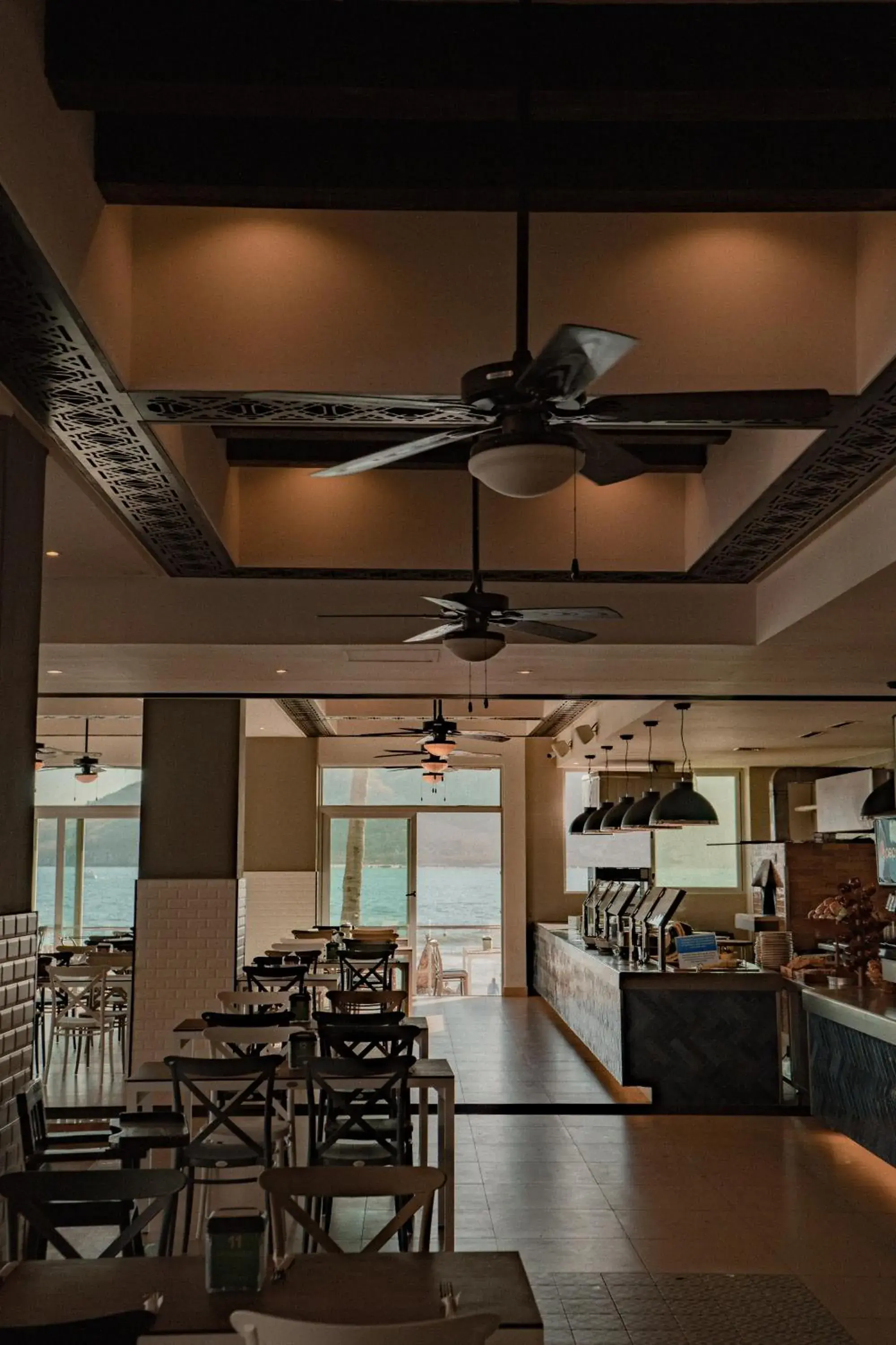 Restaurant/places to eat in Oceano Palace Restaurant/places to eat in Oceano Palace