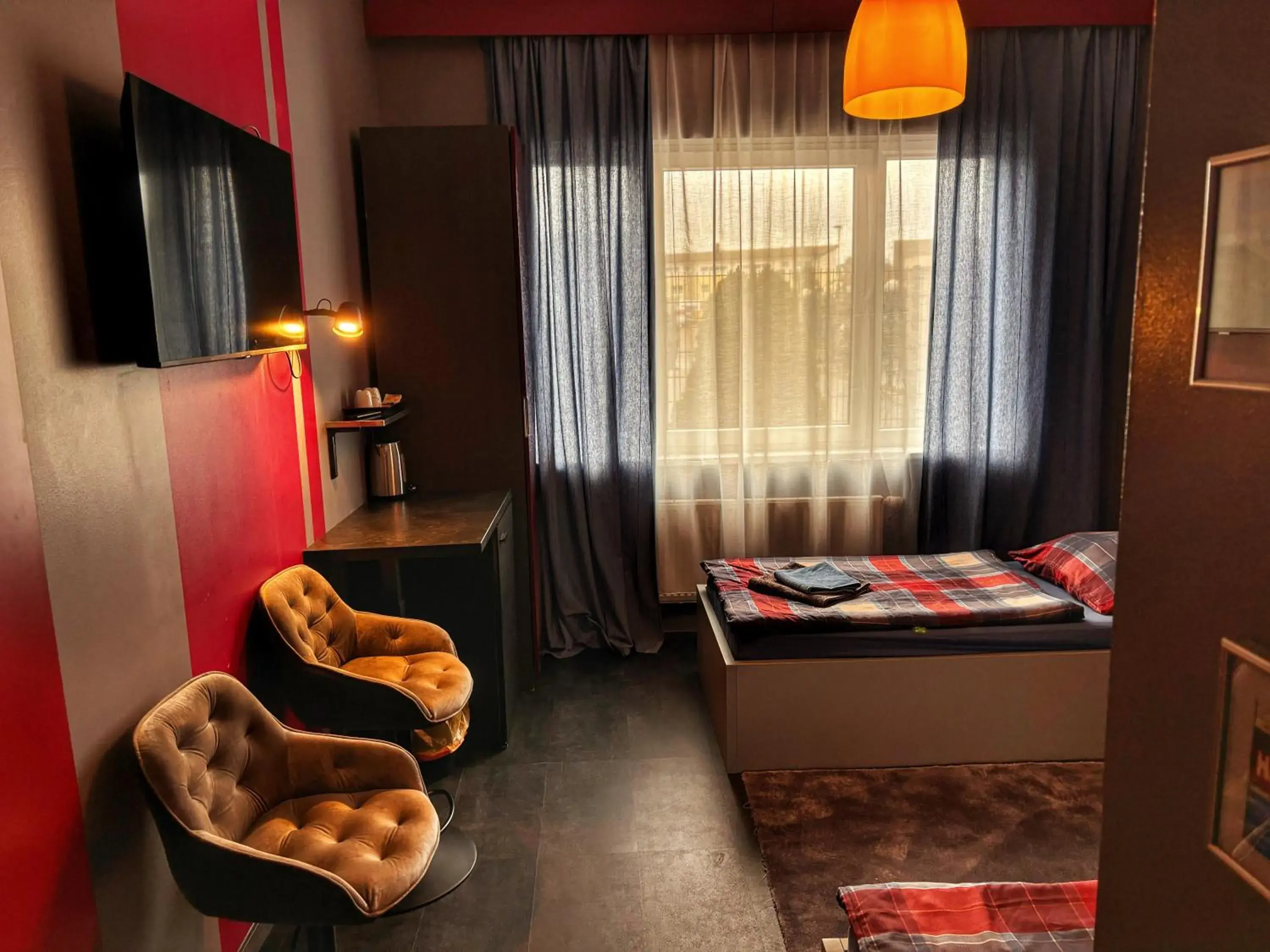 TV and multimedia, Bed in Hotel 108 TV and multimedia, Bed in Hotel 108