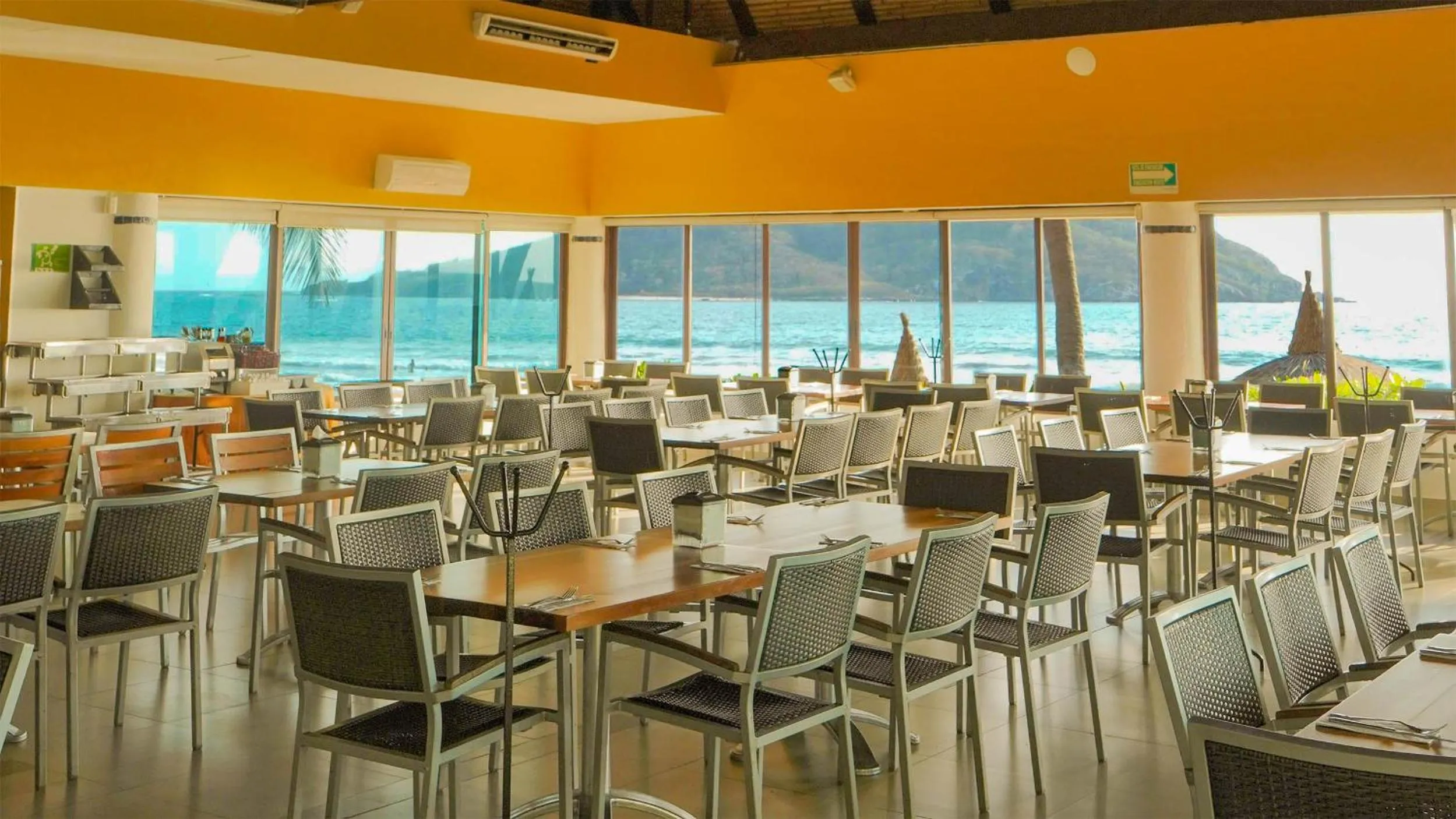 Restaurant/places to eat in Luna Palace