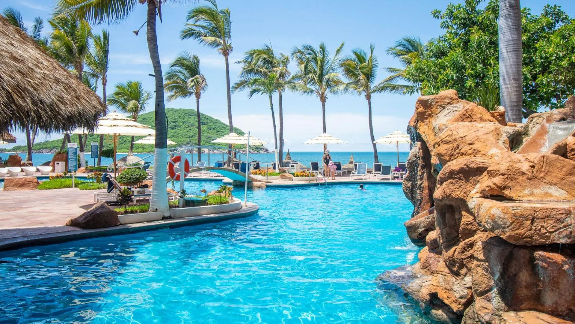 Swimming pool in Luna Palace