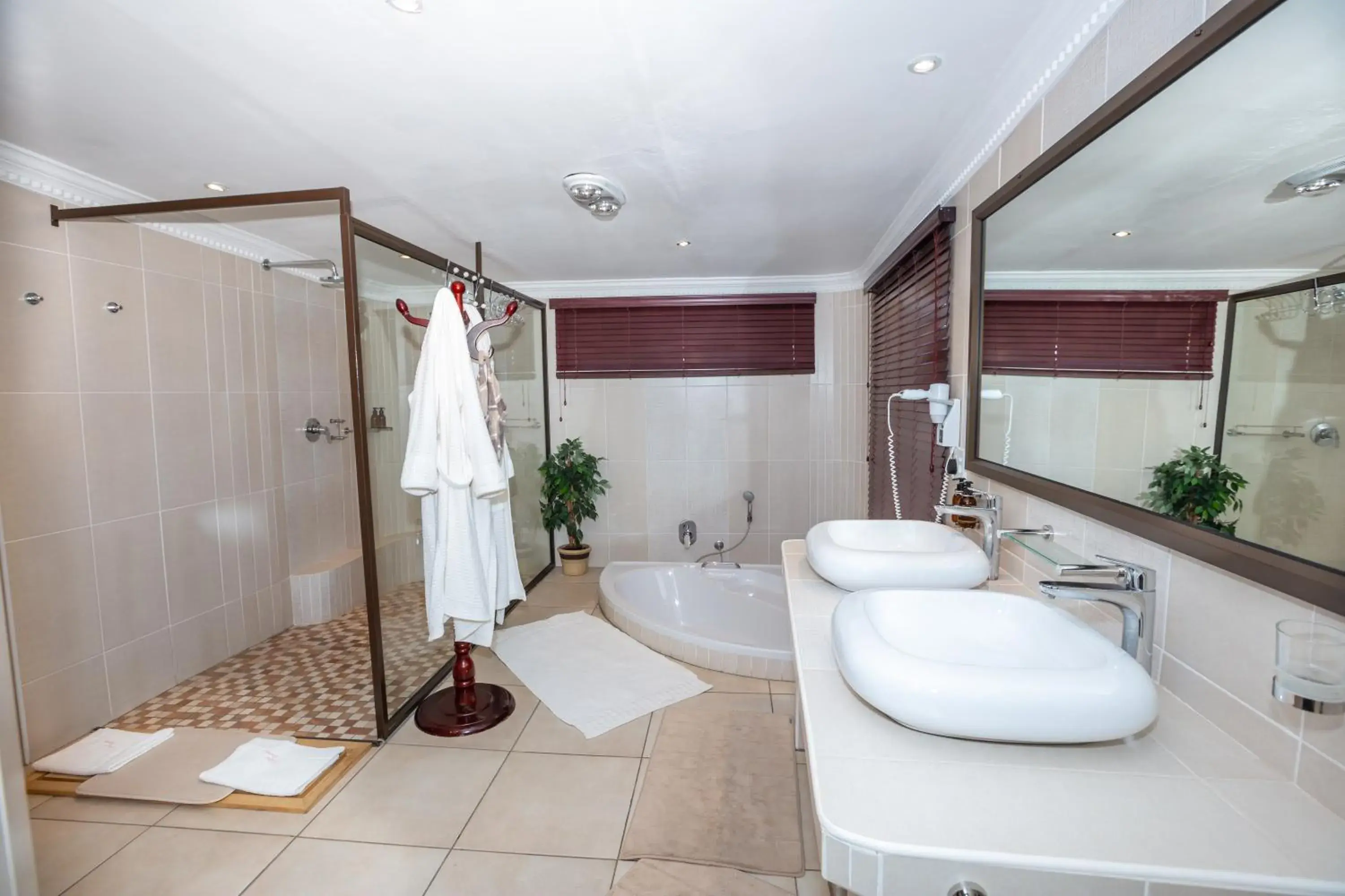 Bathroom in Lapa Lange Game Lodge Bathroom in Lapa Lange Game Lodge