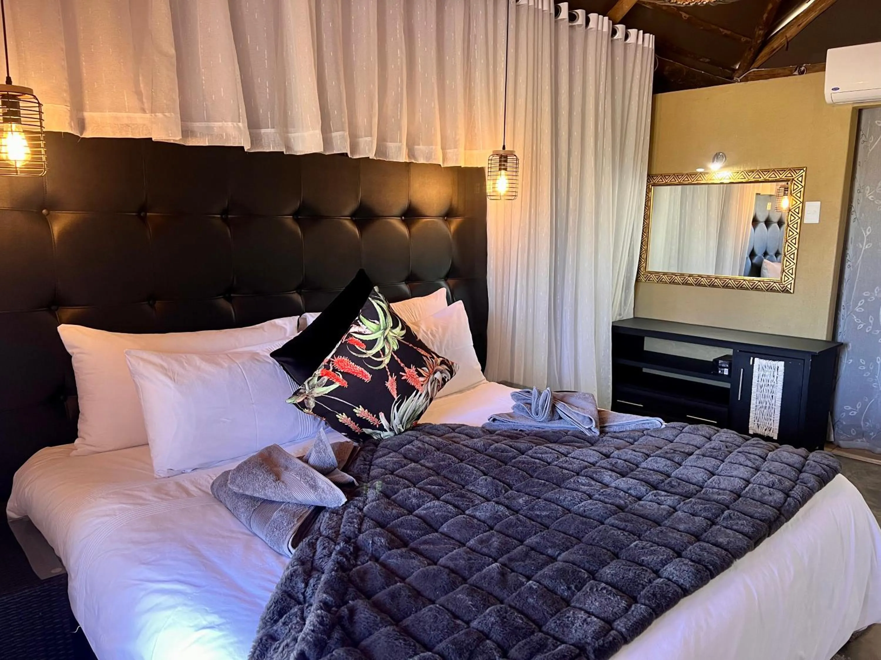Bedroom, Bed in Lapa Lange Game Lodge