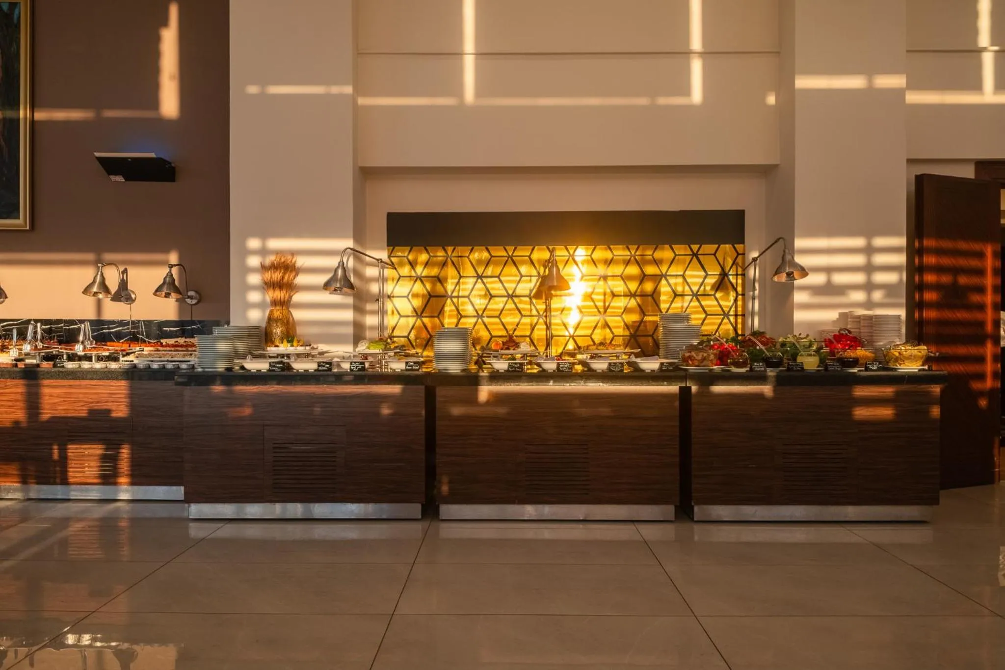 Restaurant/places to eat in Parion Hotel