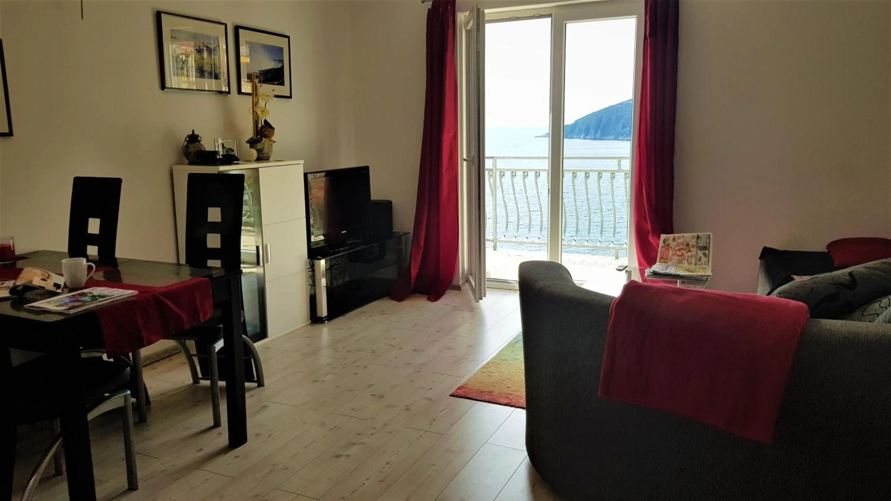 Communal lounge/ TV room in Villa Jagoda