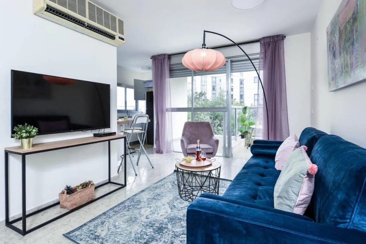 Mamad Charming 1BR Apt with Balcony with Mamad