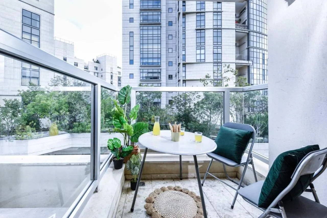 Mamad Charming 1BR Apt with Balcony with Mamad
