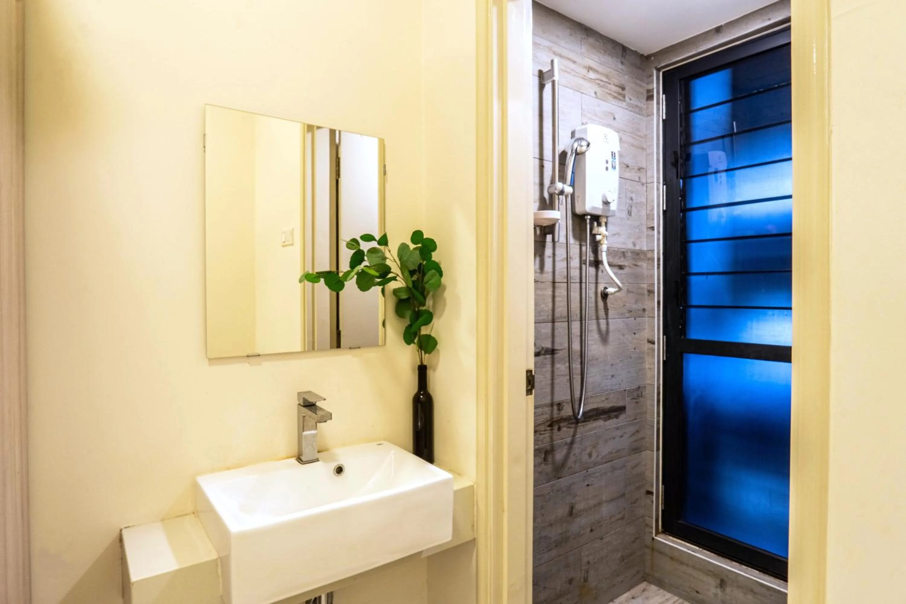 Shower in Arte Mont Kiara by Airhost