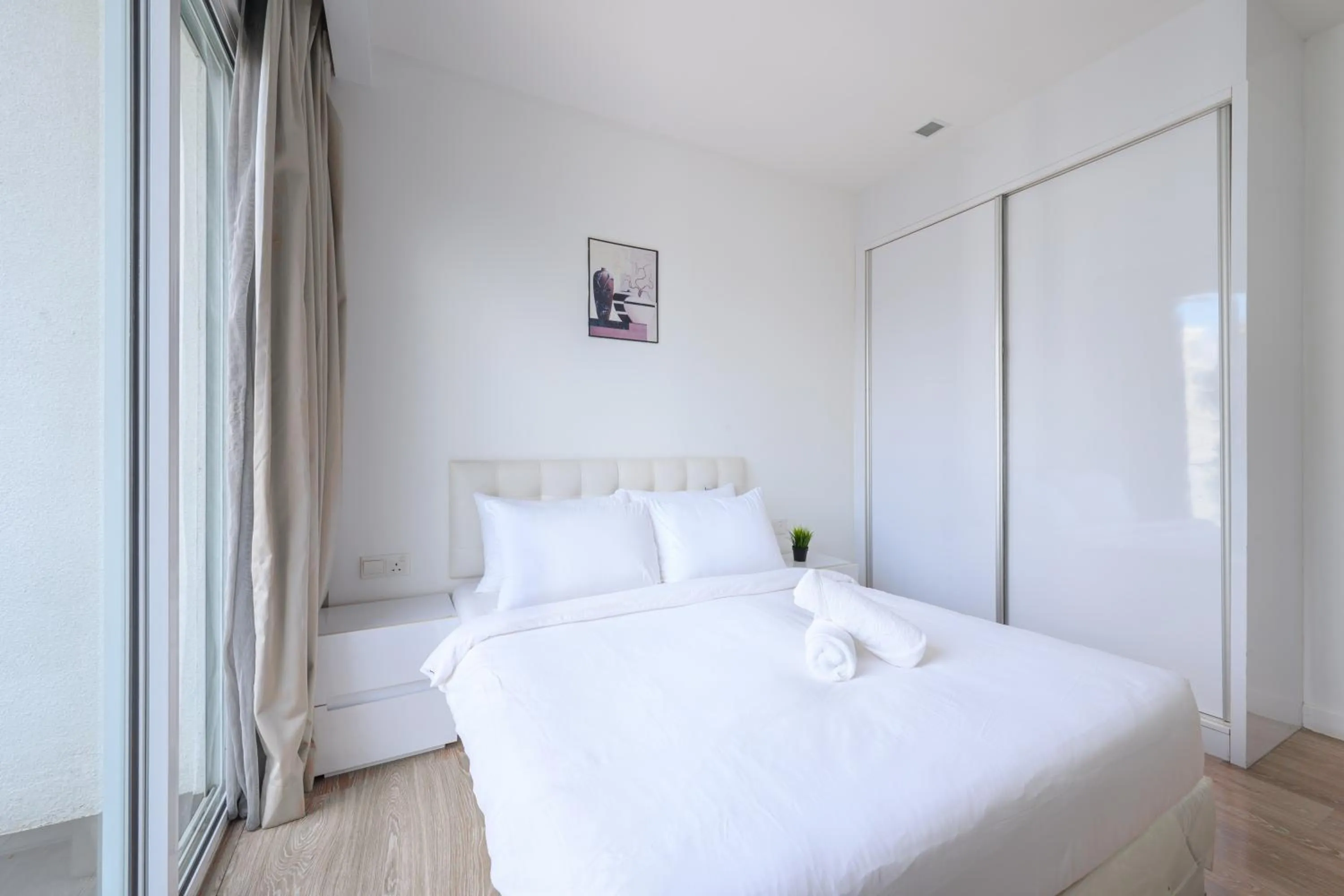 Bed in Greystone One Bukit Ceylon