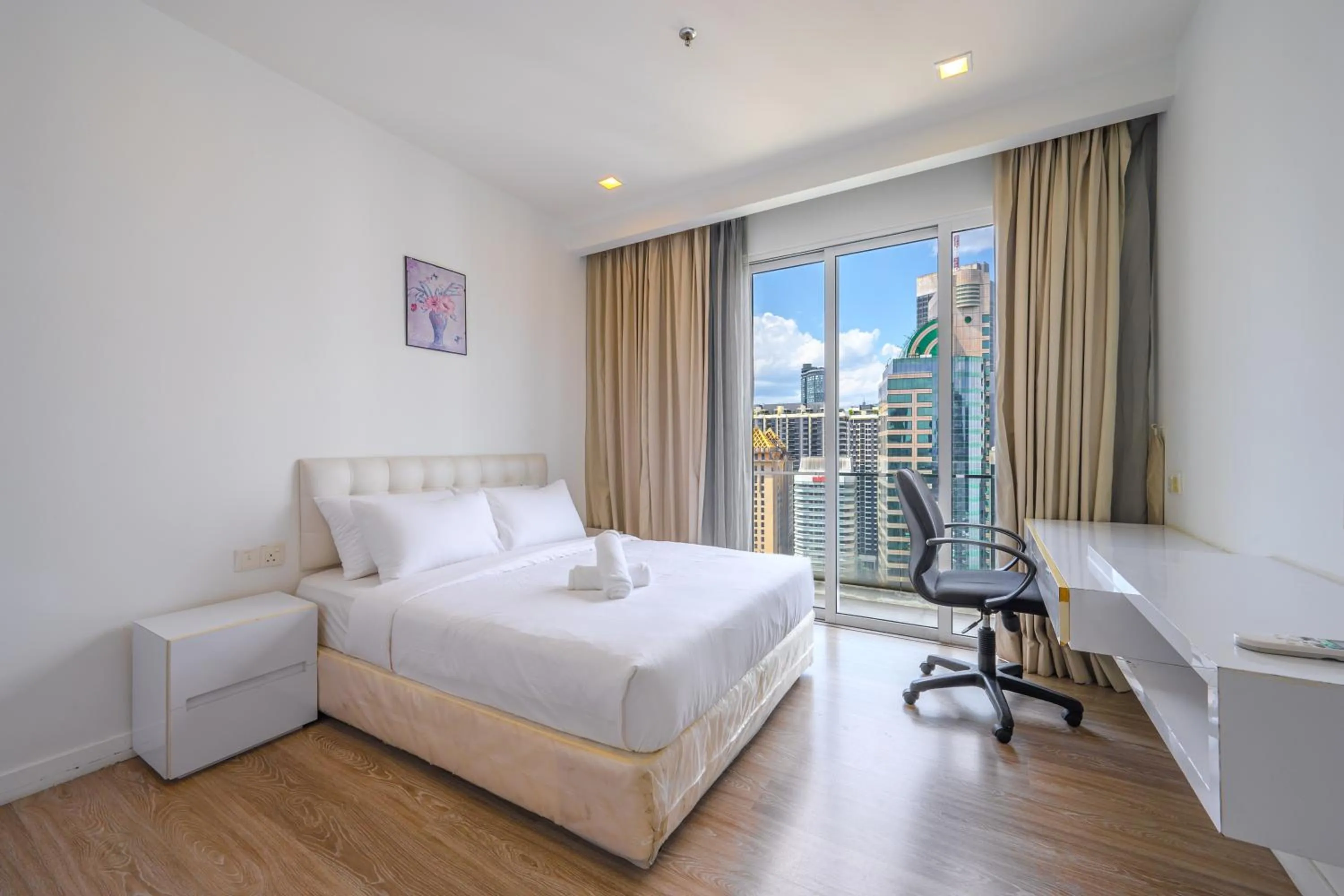 Bed in Greystone One Bukit Ceylon