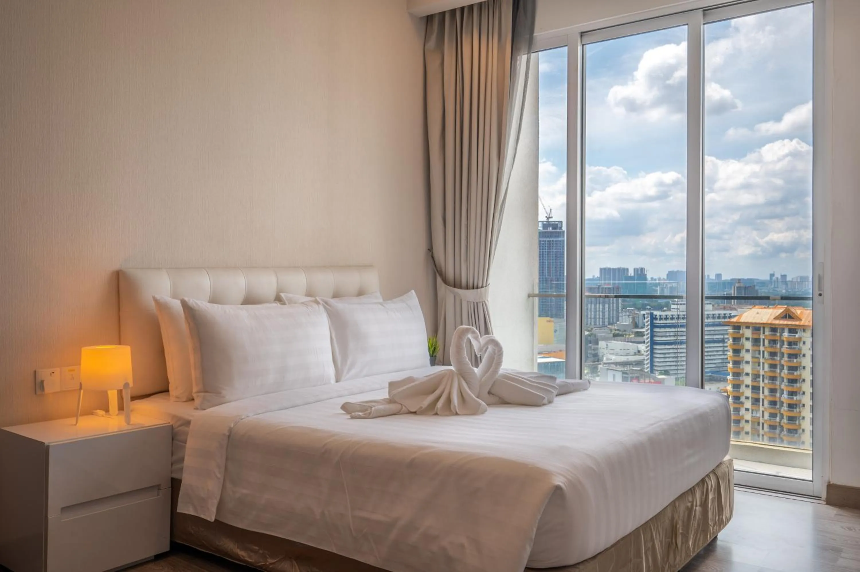 Bed in Greystone One Bukit Ceylon