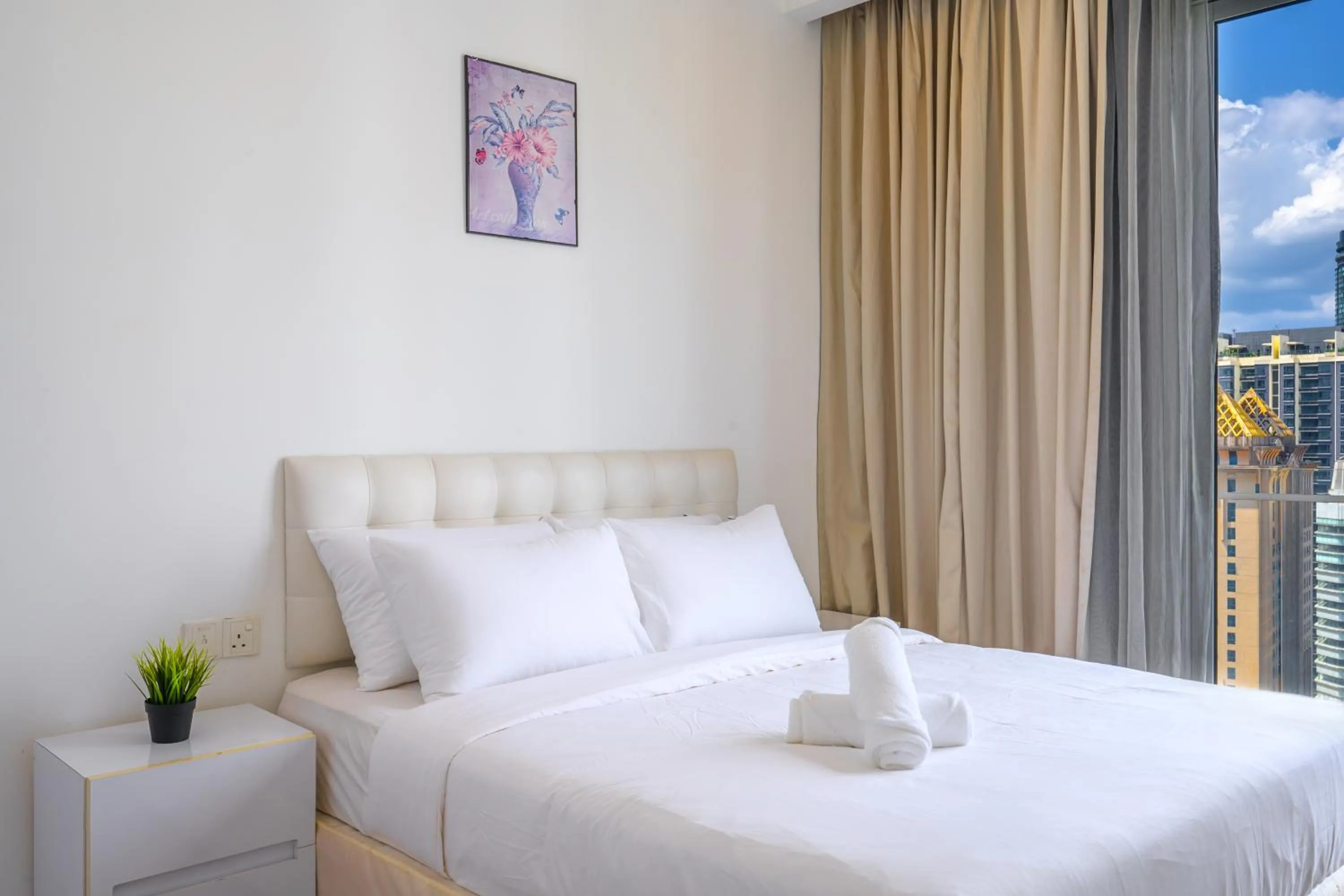 Bed in Greystone One Bukit Ceylon