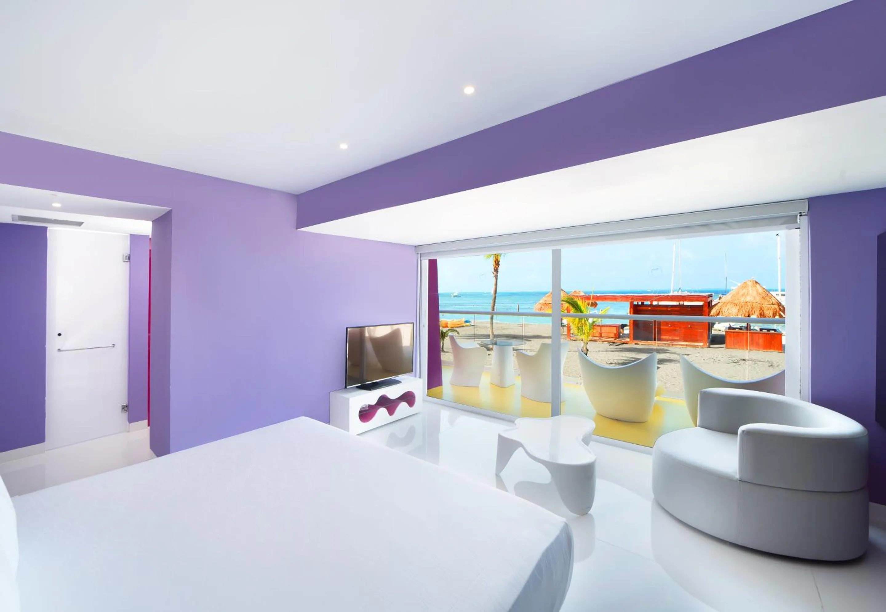 TV and multimedia, Bed in Temptation Cancun Resort - All Inclusive - Adults Only