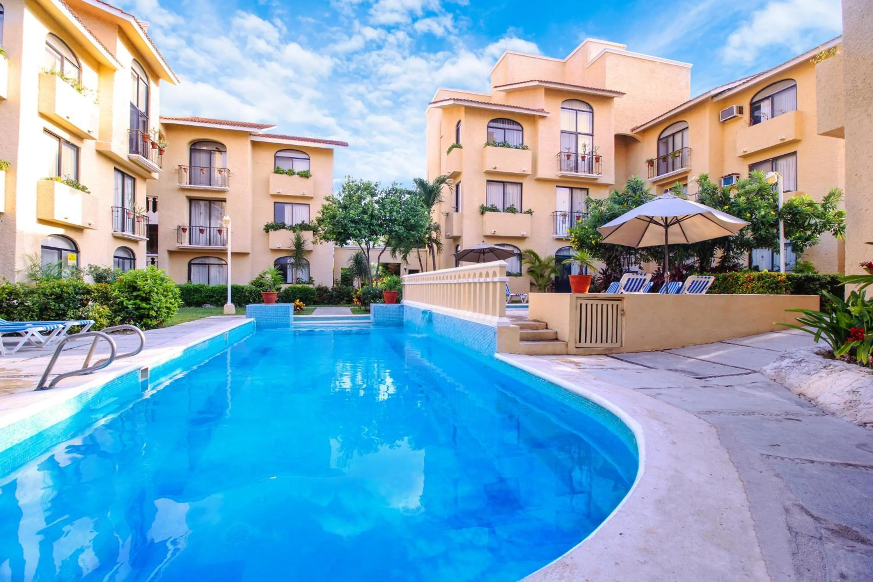 Swimming pool in All Ritmo Cancun Resort & Water Park