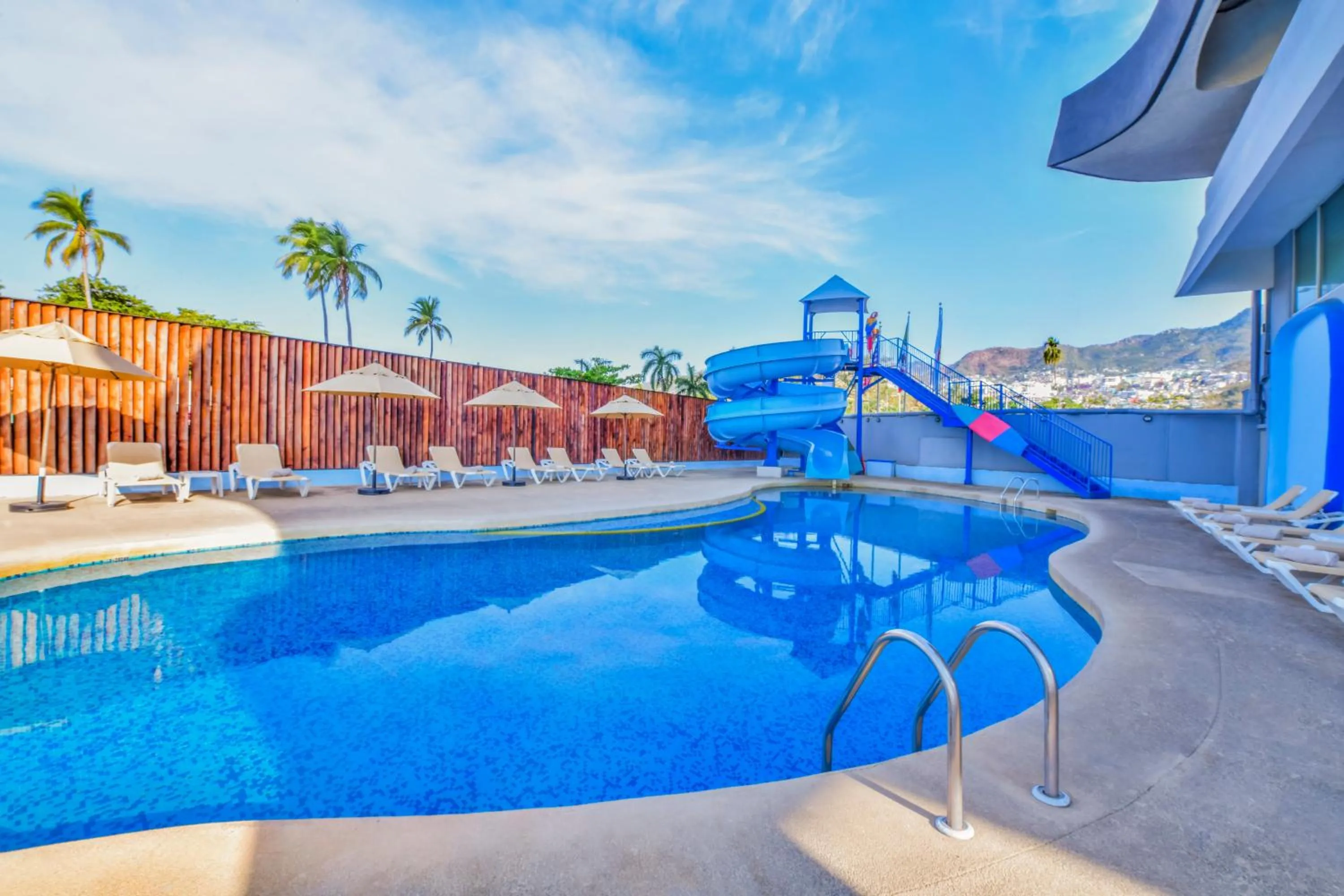 Swimming pool in Krystal Beach Acapulco