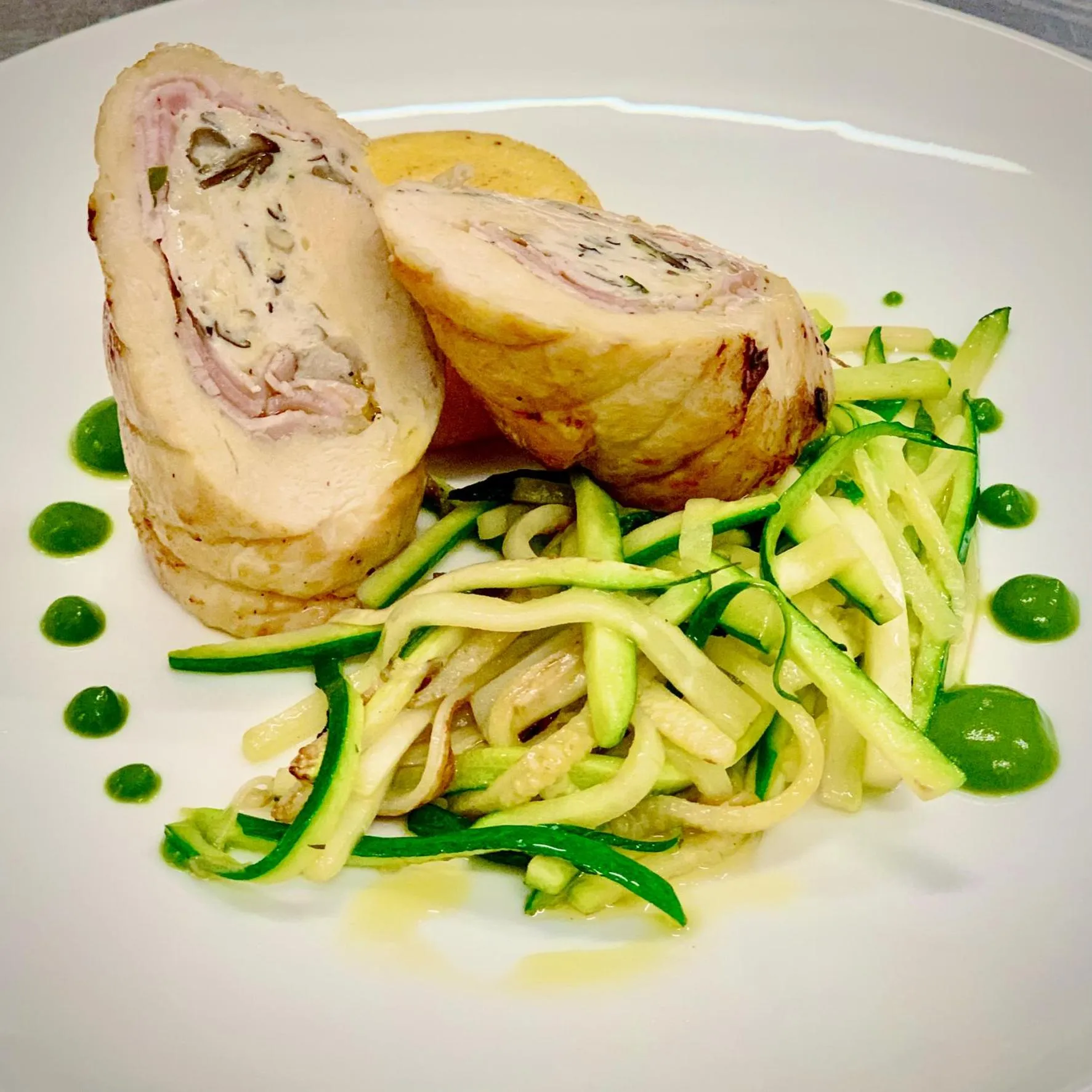 Restaurant/places to eat in Hotel Diana