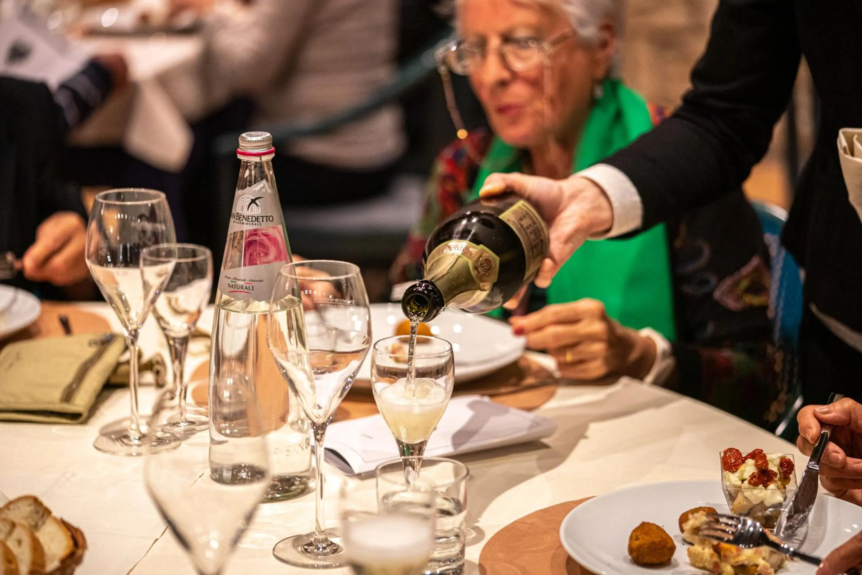 Restaurant/places to eat in Hotel Diana