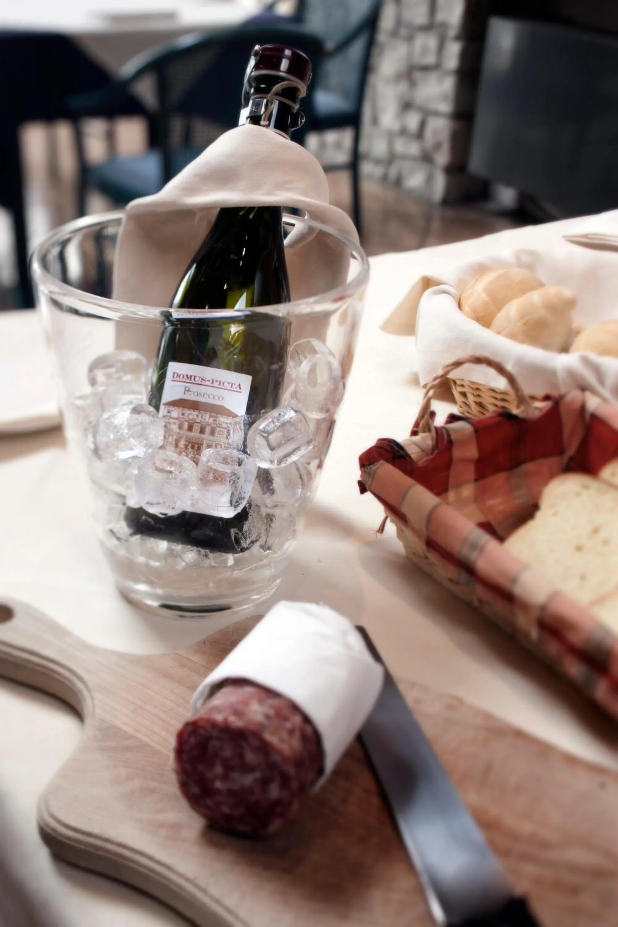 Restaurant/places to eat in Hotel Diana