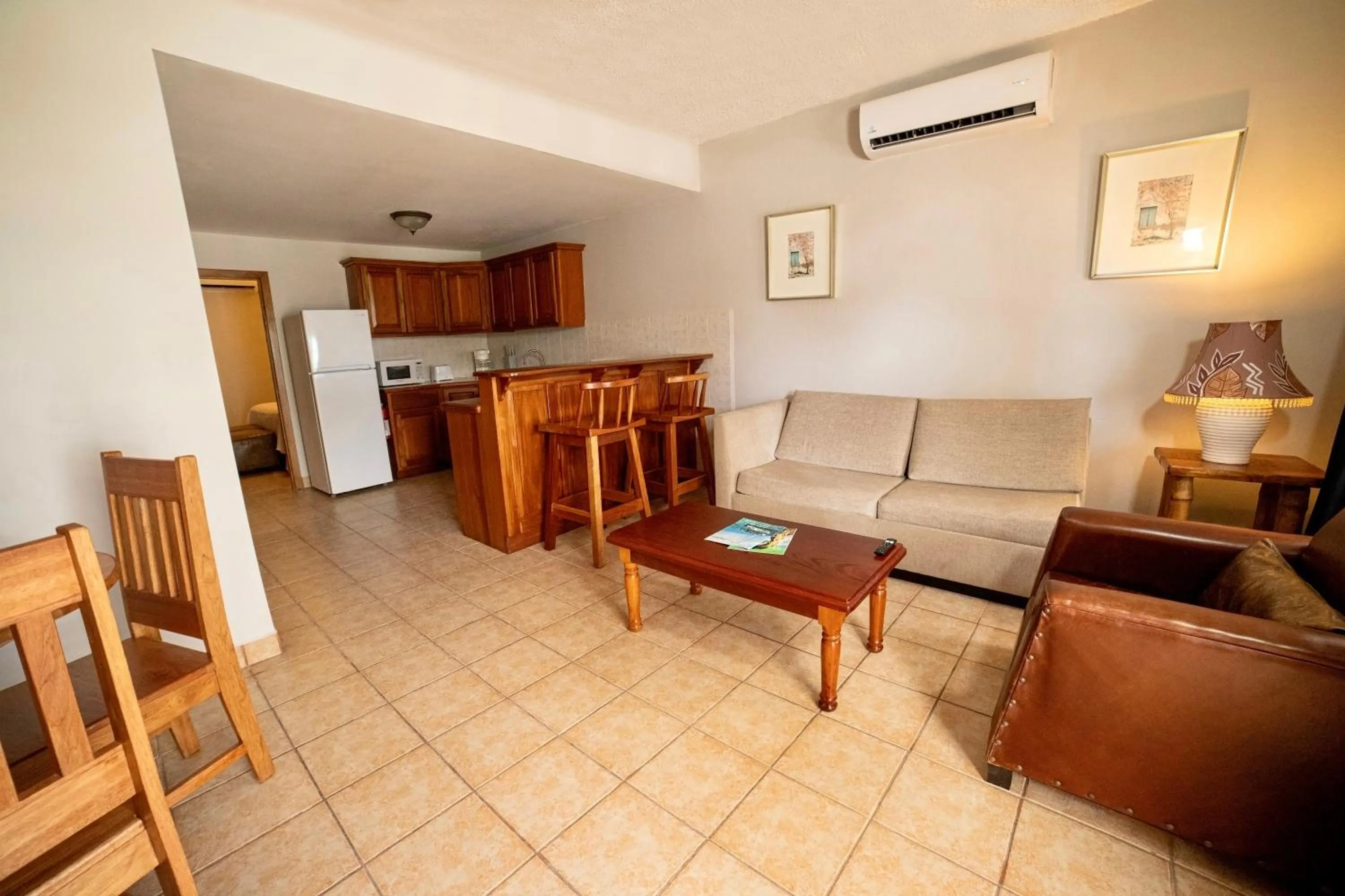 Kitchen or kitchenette in Corona del Mar