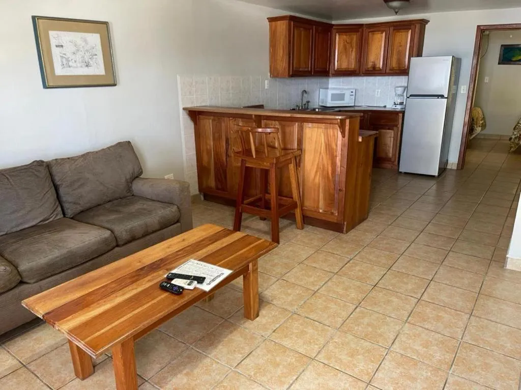 Kitchen or kitchenette in Corona del Mar