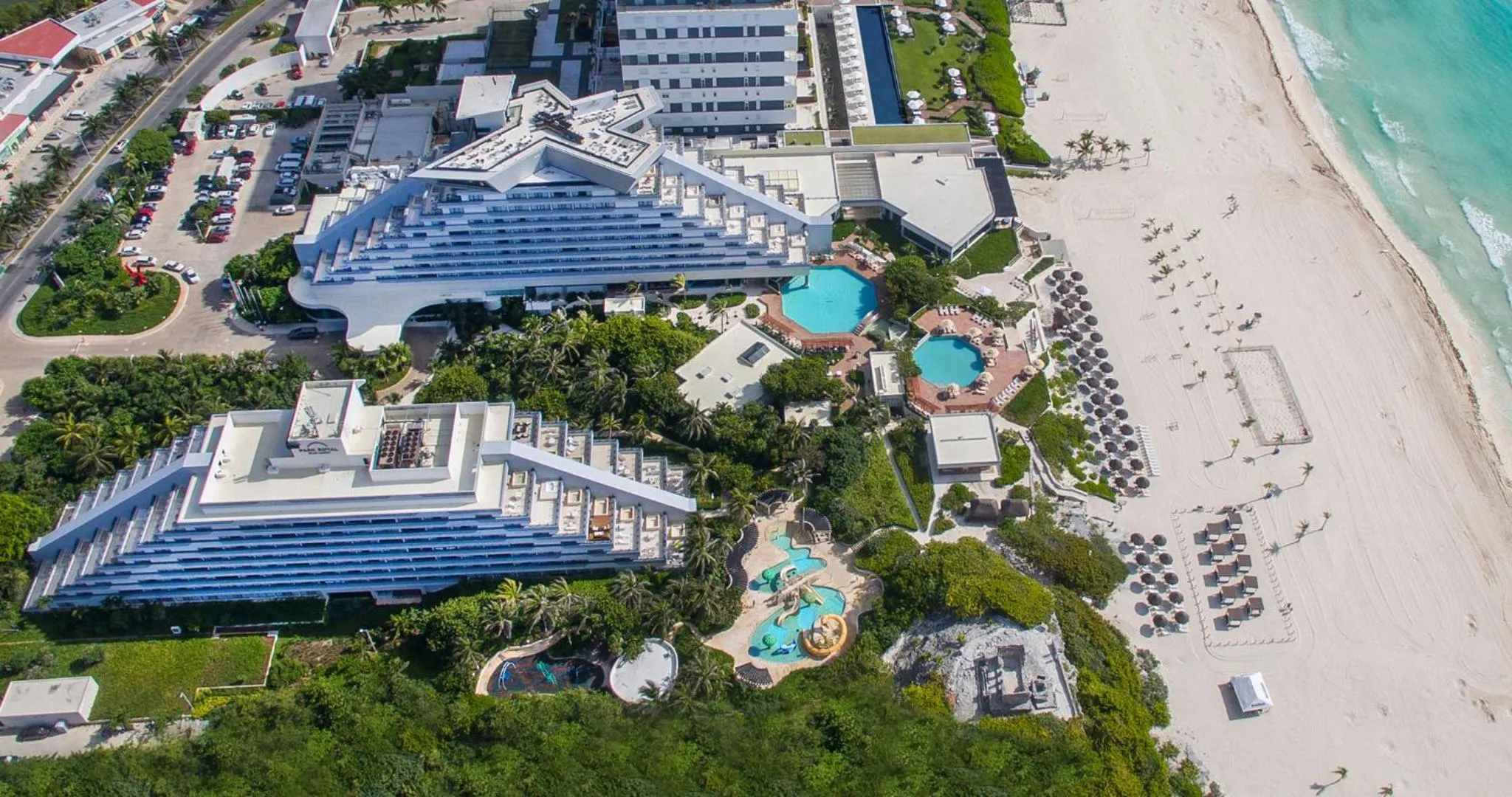 Property building in Park Royal Beach Cancun - All Inclusive