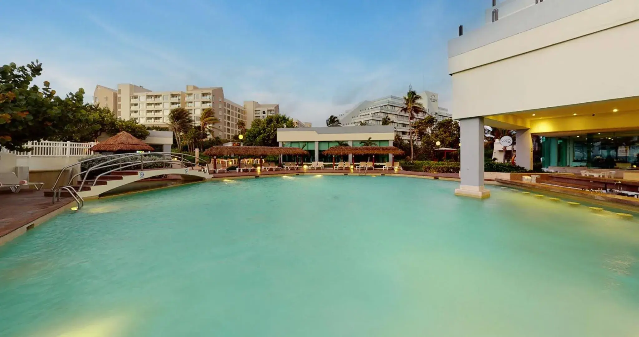 Swimming pool in Park Royal Beach Cancun - All Inclusive Swimming pool in Park Royal Beach Cancun - All Inclusive