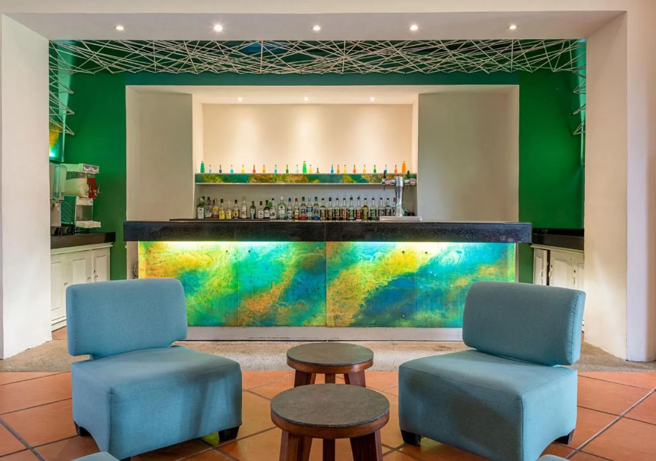 Lounge or bar in Park Royal Beach Ixtapa - All Inclusive