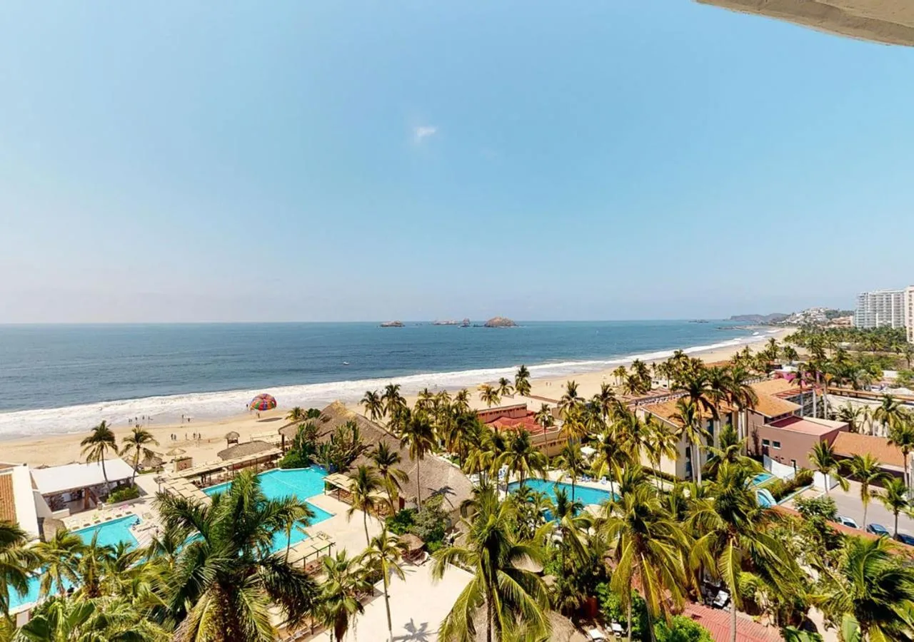 Day in Park Royal Beach Ixtapa - All Inclusive