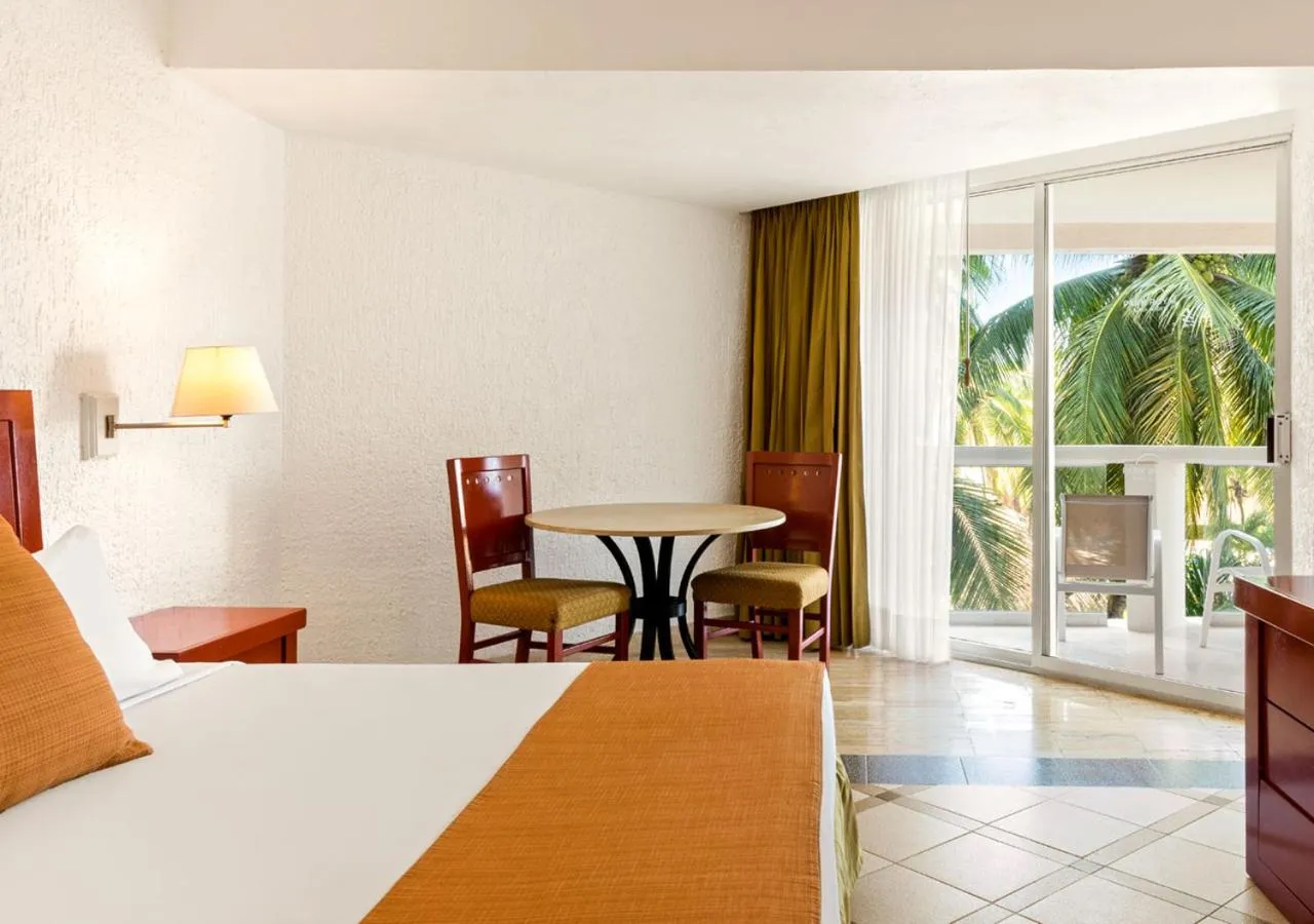 Bed in Park Royal Beach Ixtapa - All Inclusive