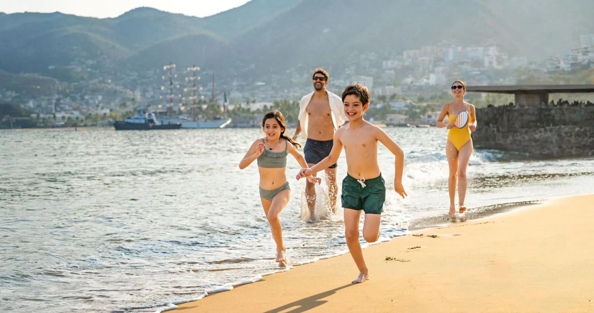 Beach in Park Royal Beach Acapulco - All Inclusive