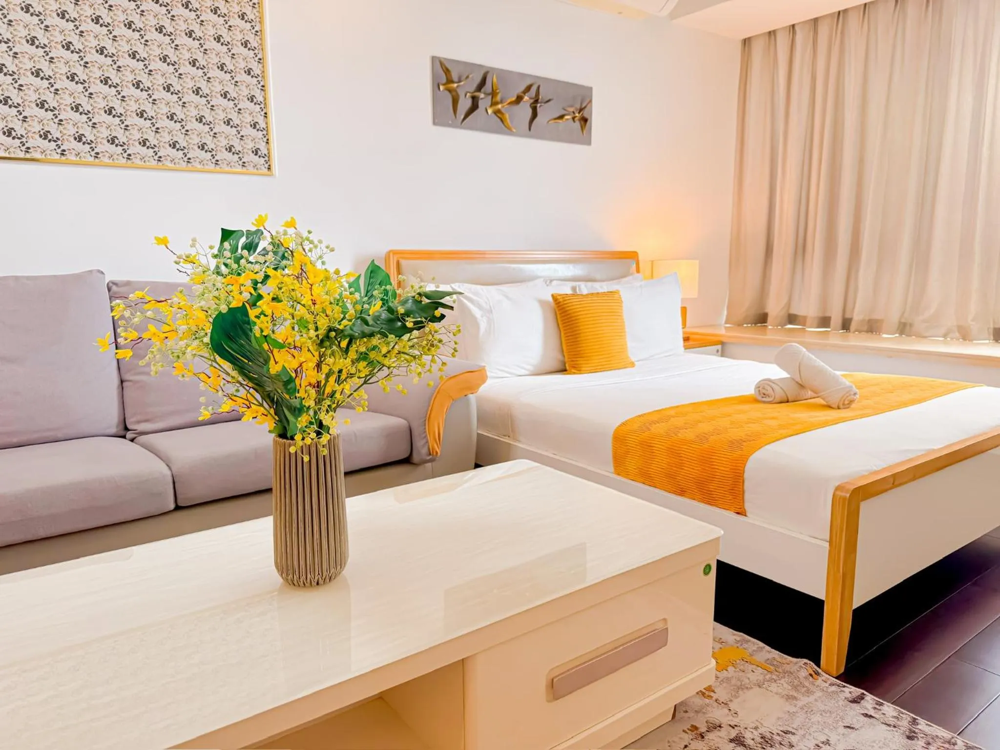 Bed in R&F PRINCESS COVE BY HOMEFORT SUITES