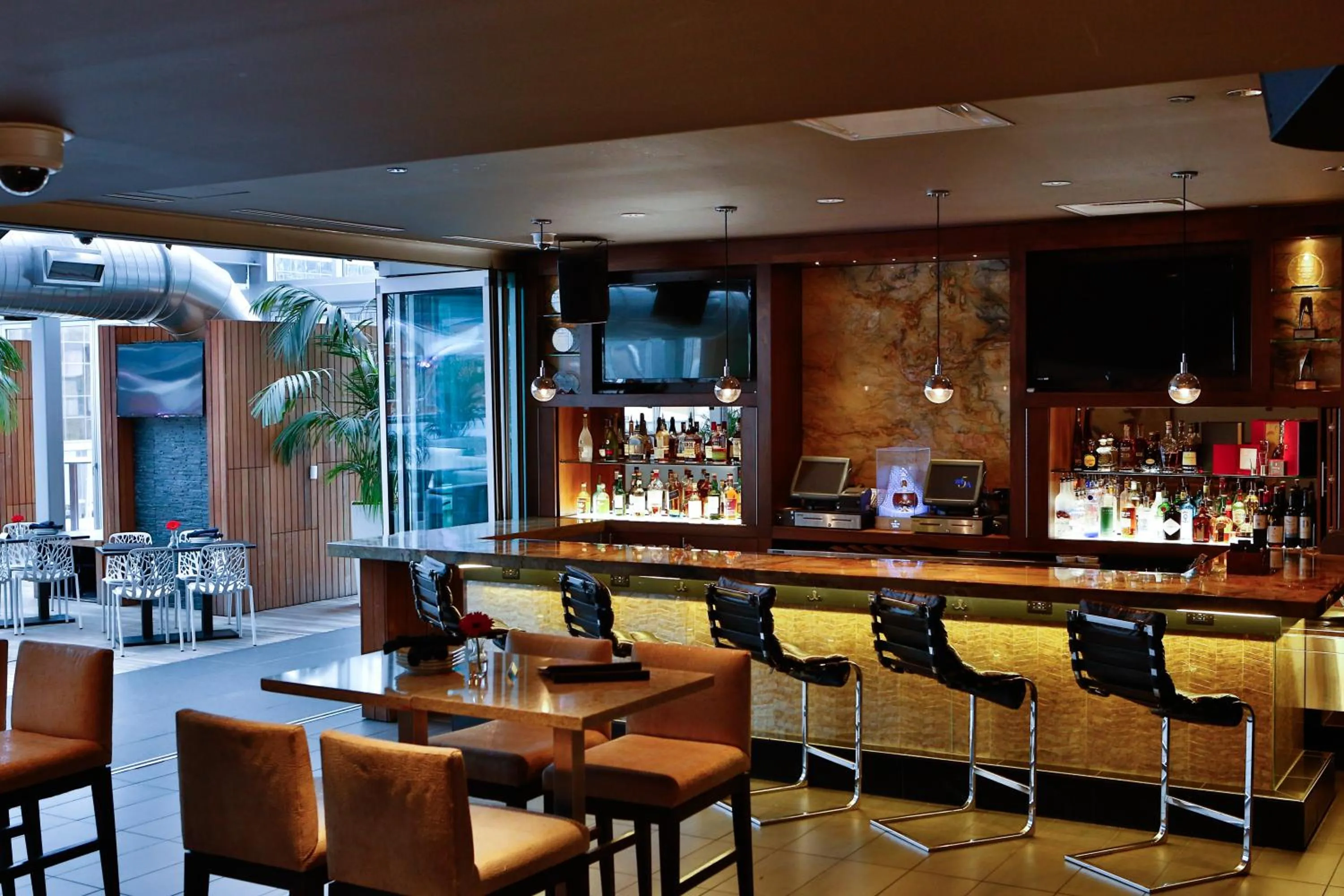 Lounge or bar in Godfrey Hotel Chicago