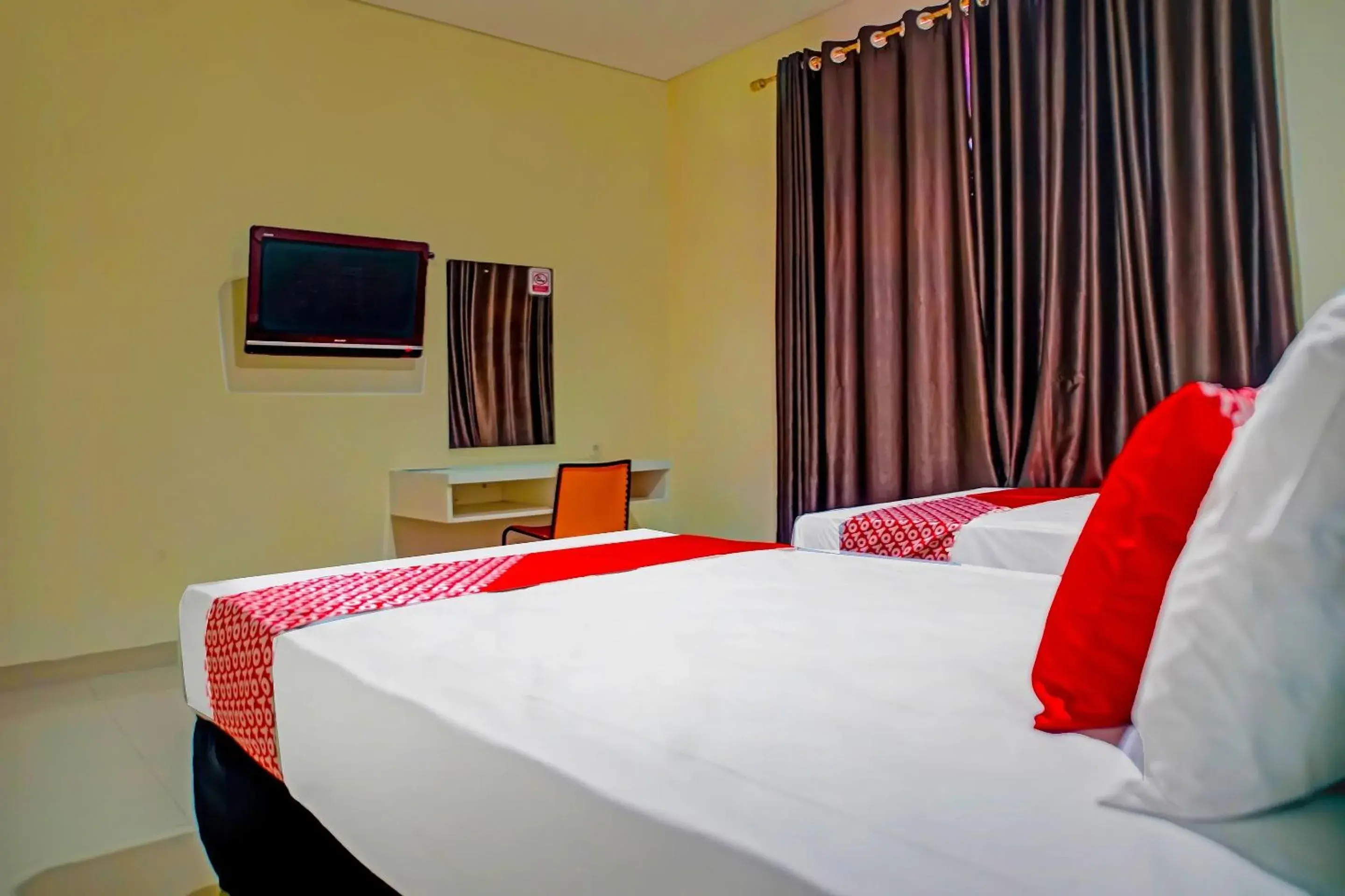 Bedroom in Hotel O Wisma Amrach Bedroom in Hotel O Wisma Amrach