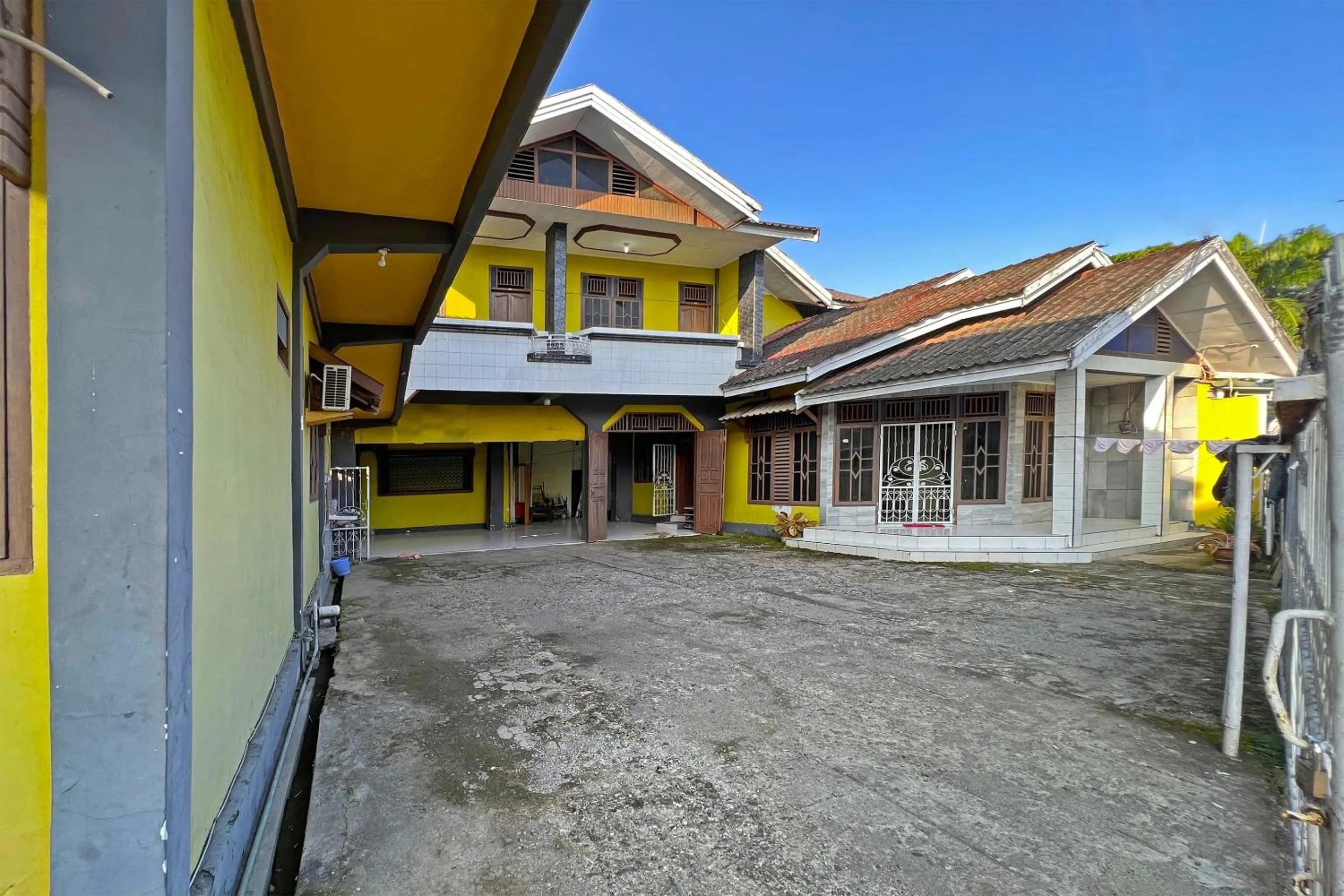 Facade/entrance in Hotel O Wisma Amrach
