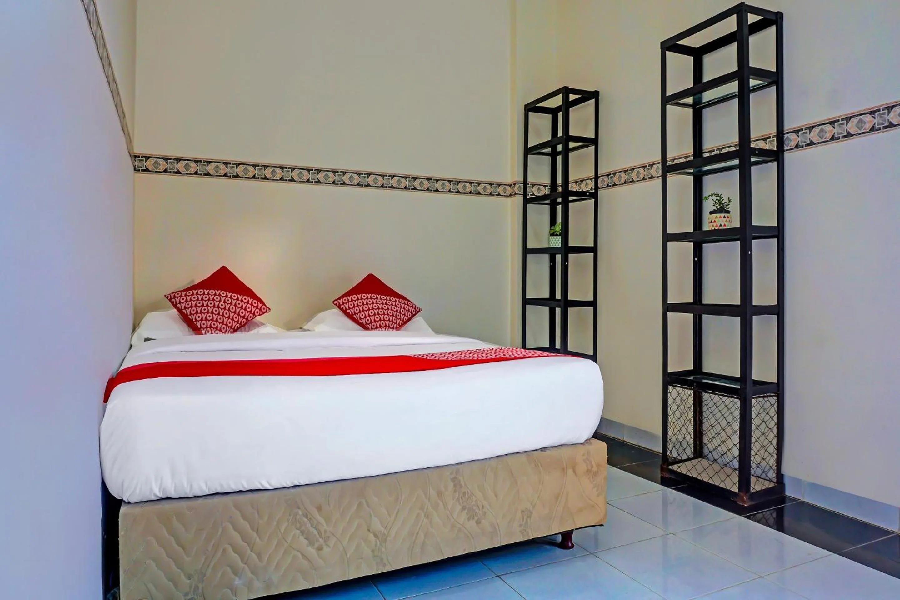 Bedroom, Bed in Hotel O Wisma Amrach